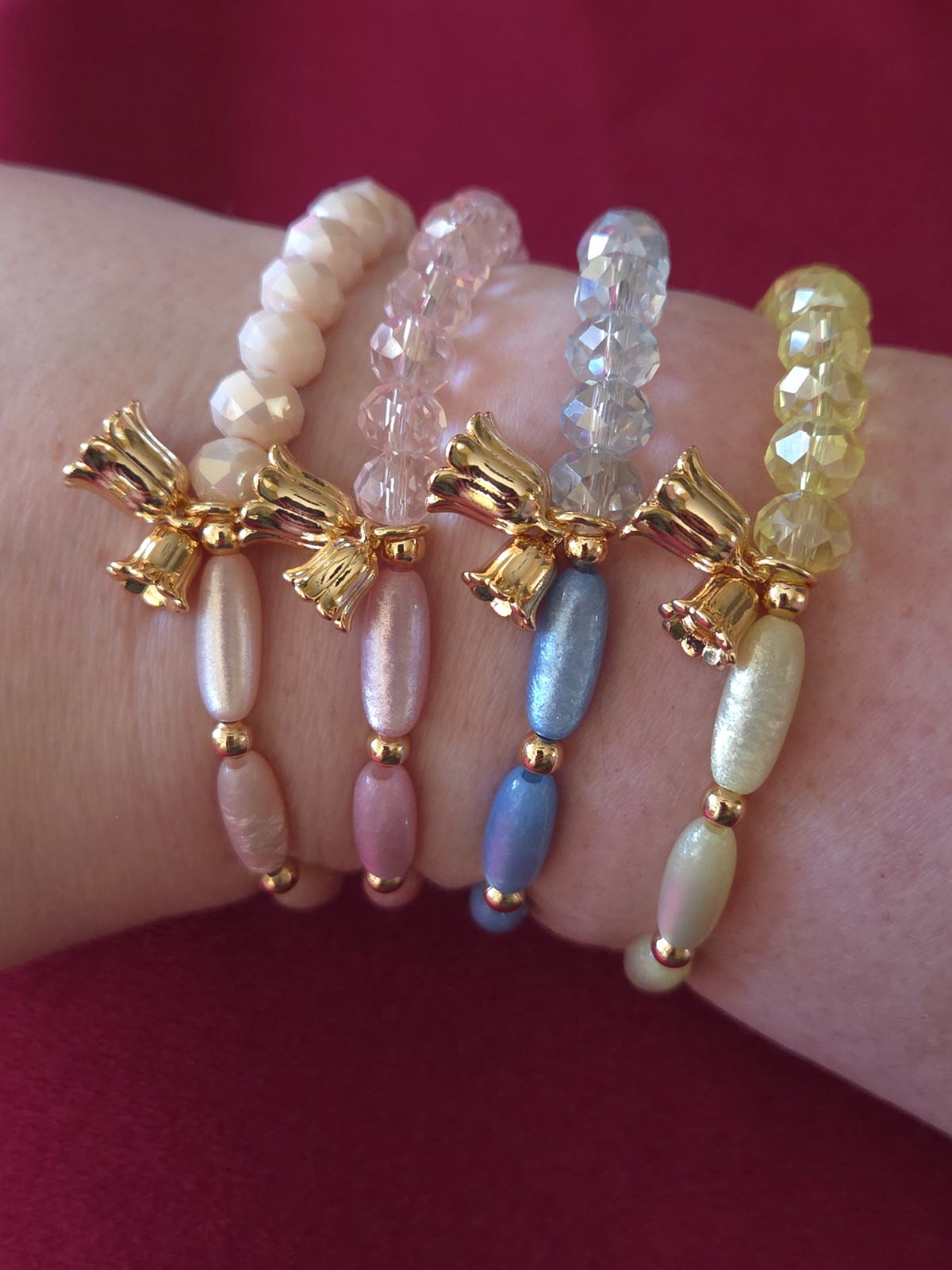 Handgemaakte armband met vergulde bloembedel - 117779 Handgemaakte armband met vergulde bloembedel