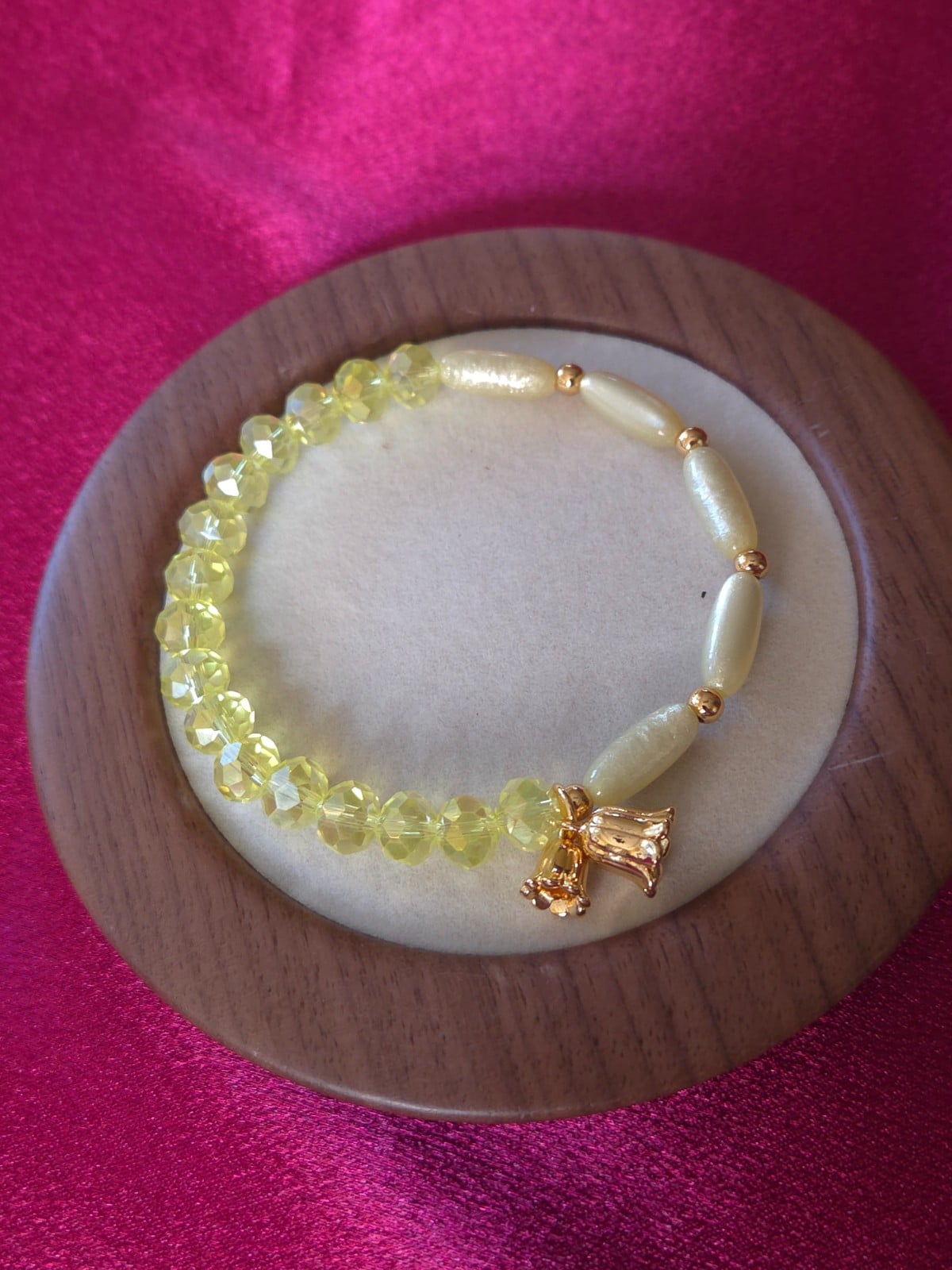 Handgemaakte armband met vergulde bloembedel - 117788 Handgemaakte armband met vergulde bloembedel