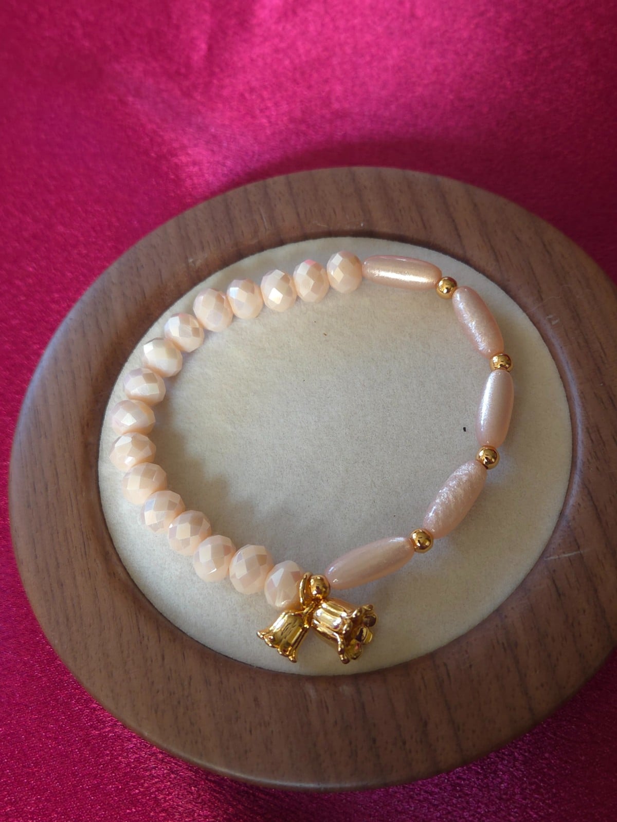 Handgemaakte armband met vergulde bloembedel - 117789 Handgemaakte armband met vergulde bloembedel