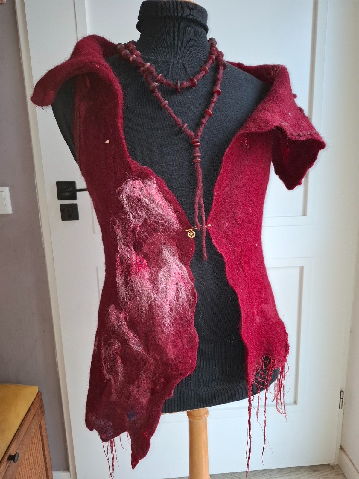 Handgemaakte ketting bourgogne – boho statement ketting van wol … - 117642 Handgemaakte ketting bourgogne – boho statement ketting van wol – one of a kind