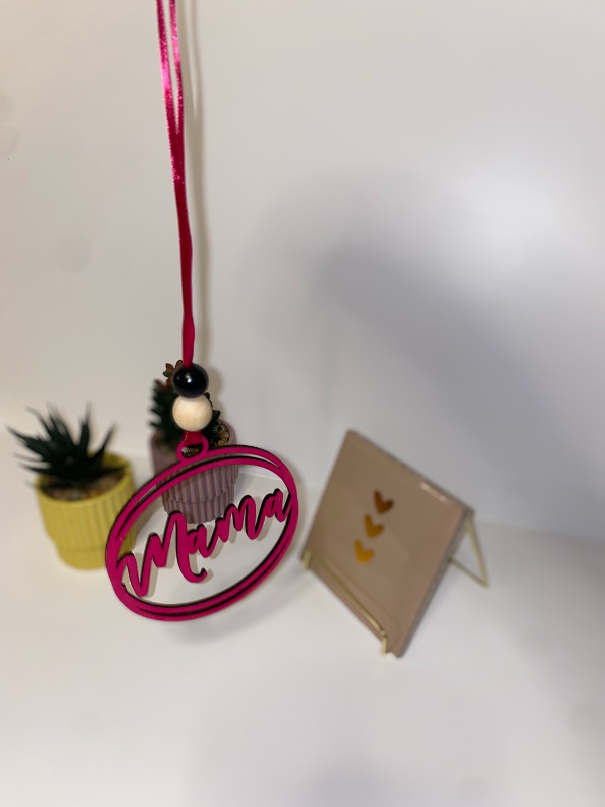 Handmade Liefdevol Mama Cadeau – Laser Gesneden Autohanger met Details