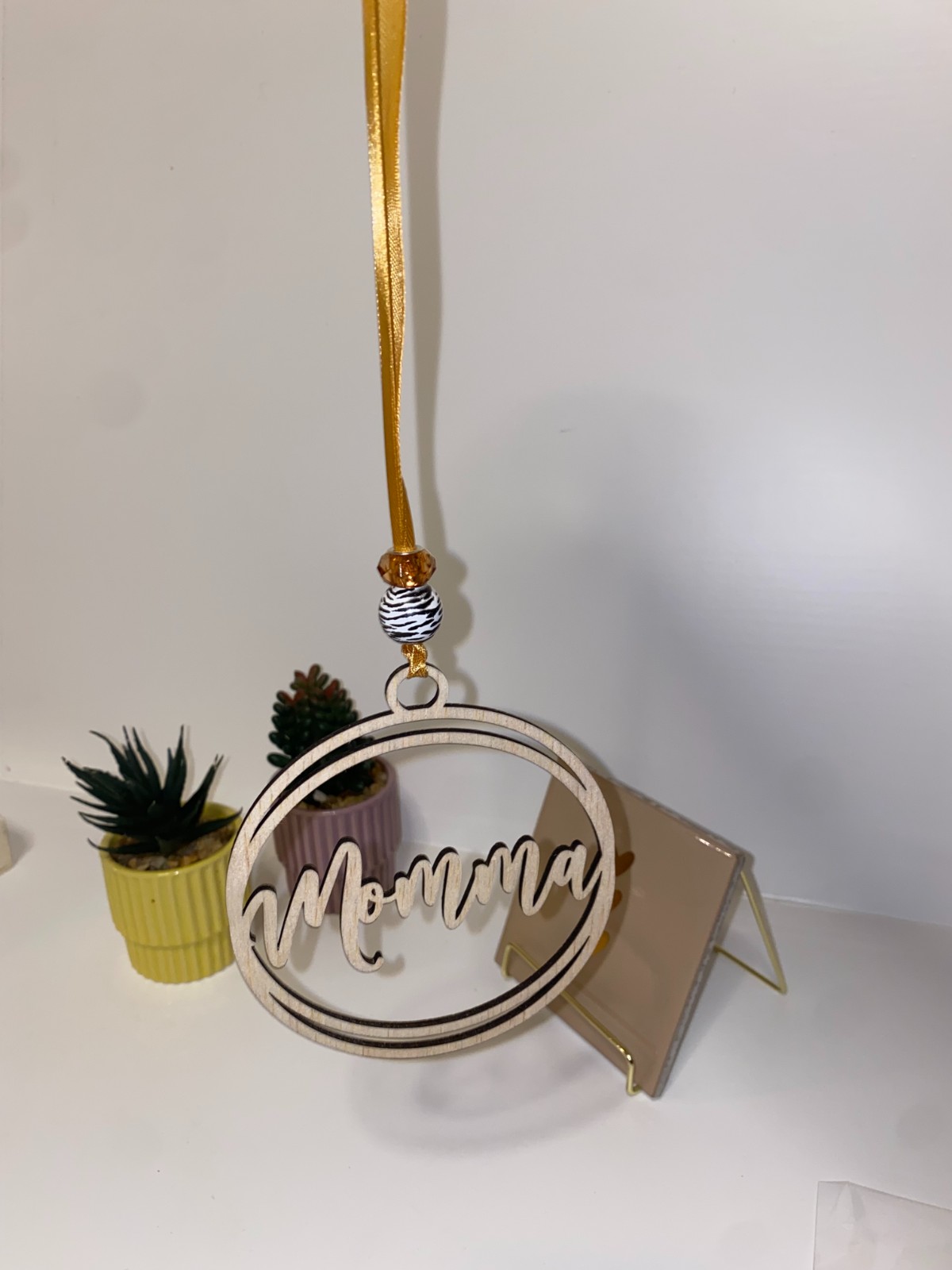 Handmade Stijlvolle Mama Auto Hanger – Lasergegraveerd & Versierd Cadeau