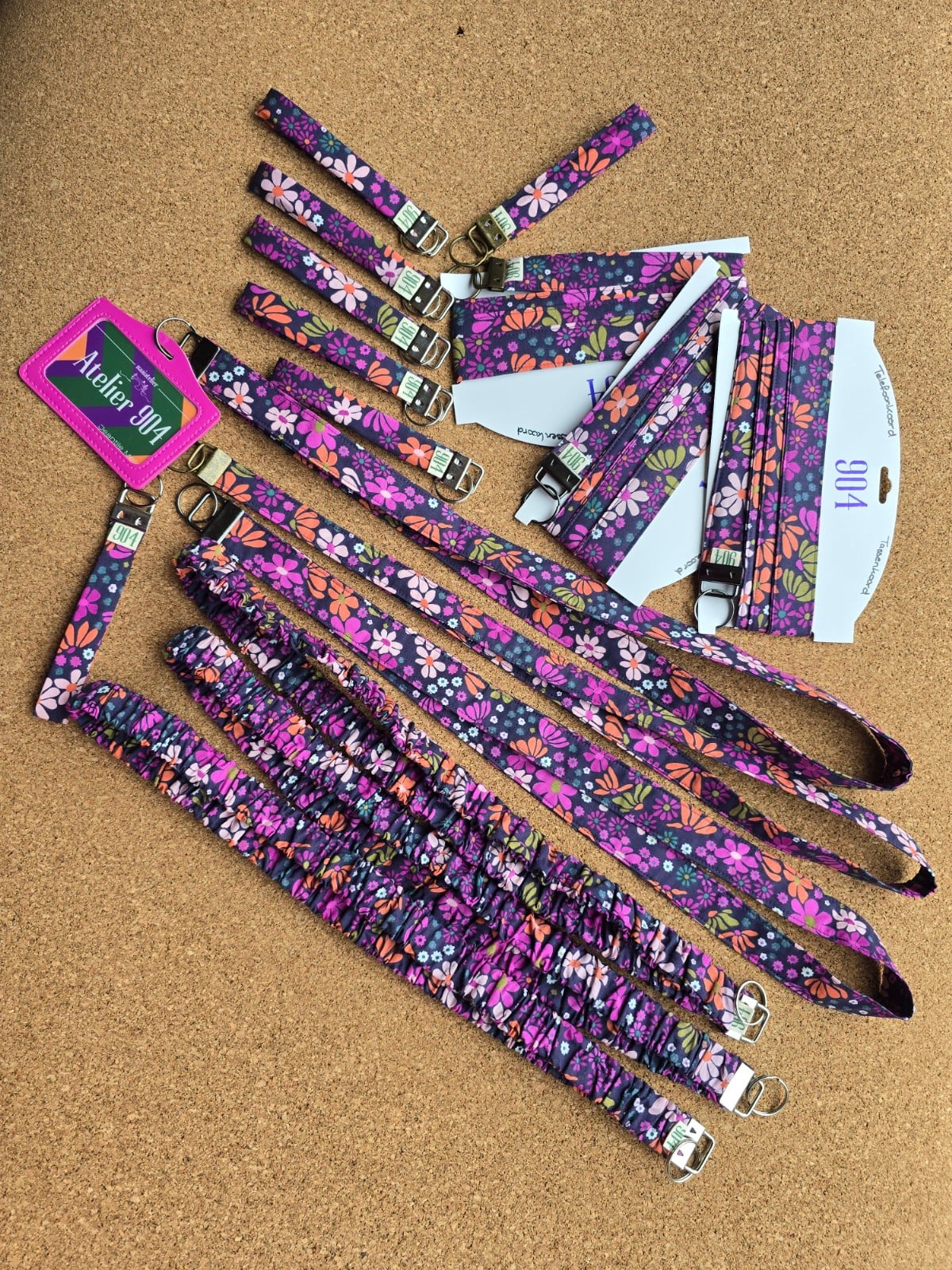 Keycord handgemaakt scrunchie | antraciet bloemen  | soepel, toch stevig | praktisch | Atelier 904