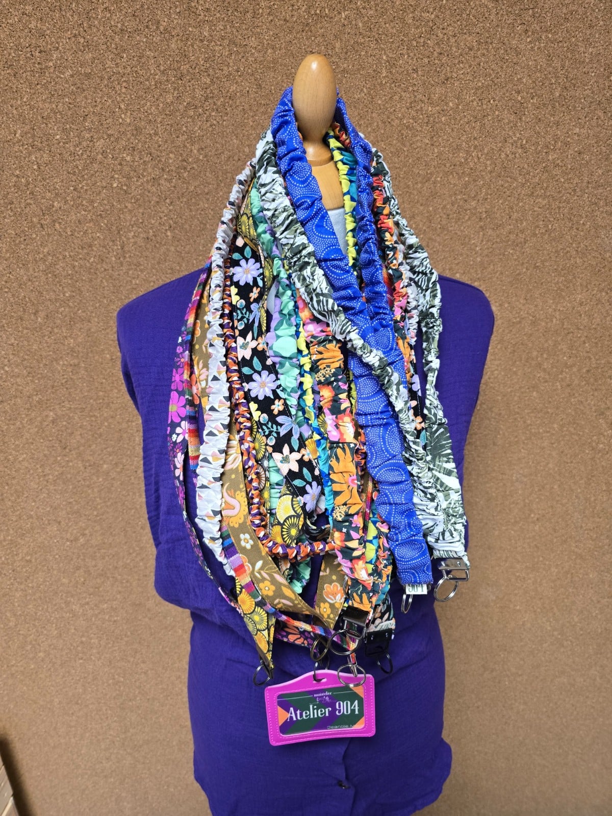 Keycord handgemaakt vlak | antraciet bloemen | soepel, toch stevig | praktisch | Atelier 904