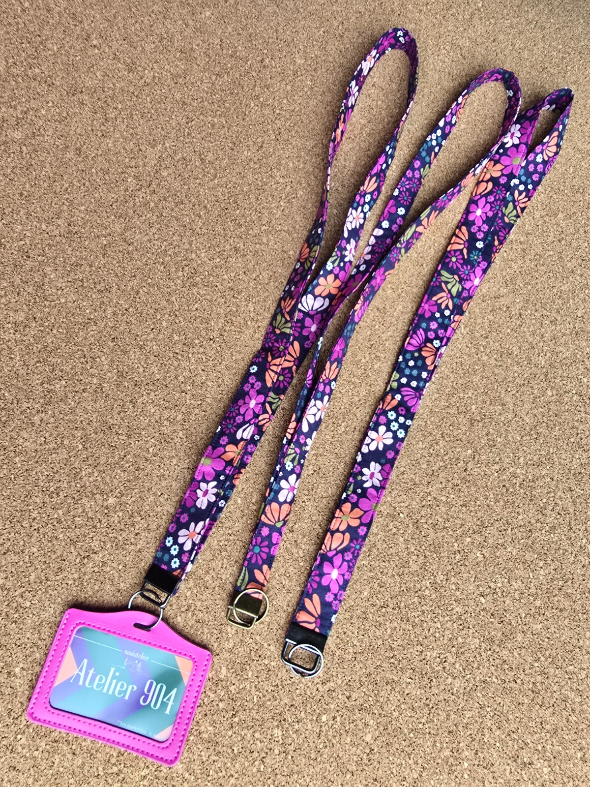 Keycord handgemaakt vlak | antraciet bloemen | soepel, toch stevig | praktisch | Atelier 904