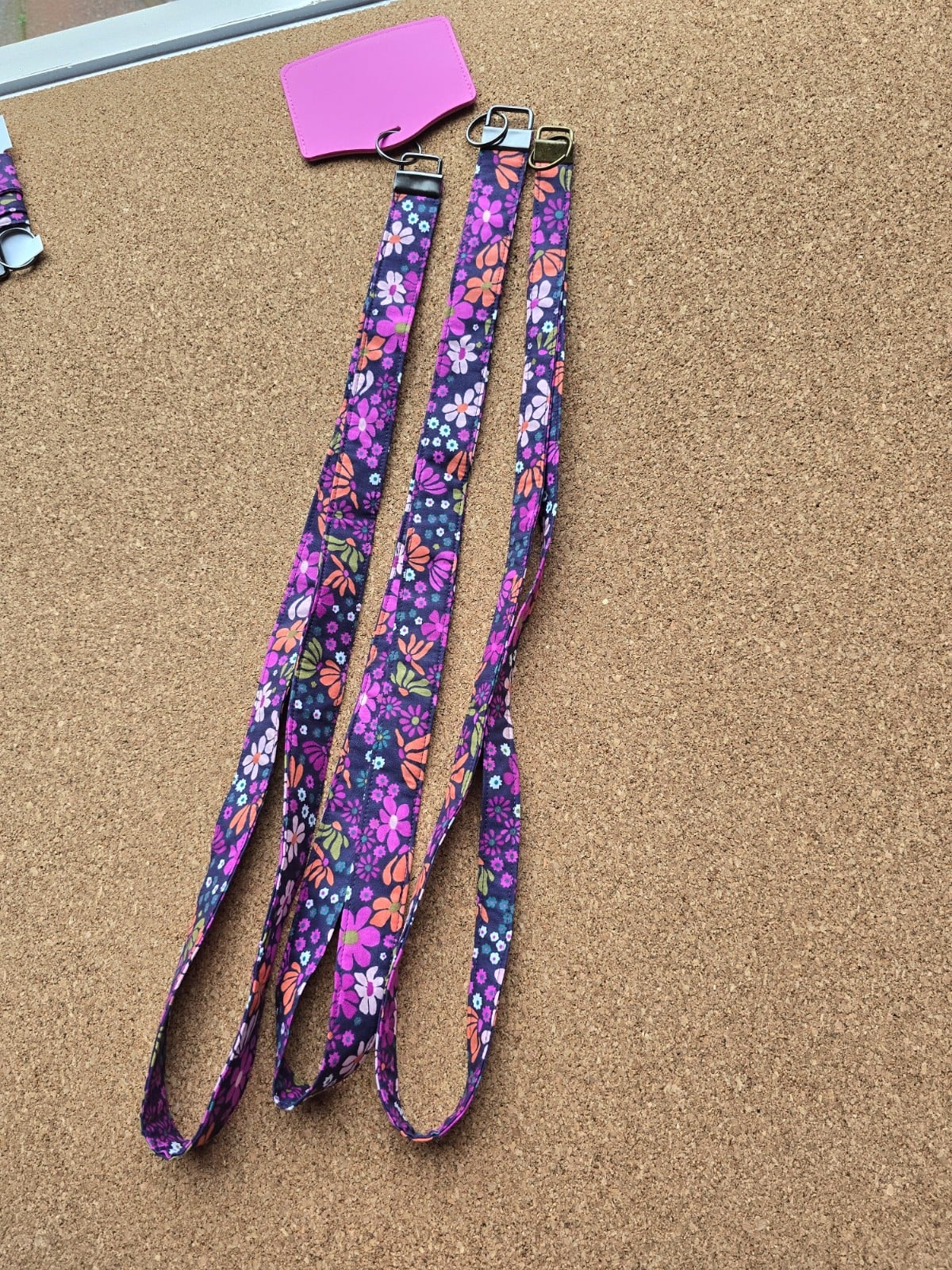 Keycord handgemaakt vlak | antraciet bloemen | soepel, toch stevig | praktisch | Atelier 904