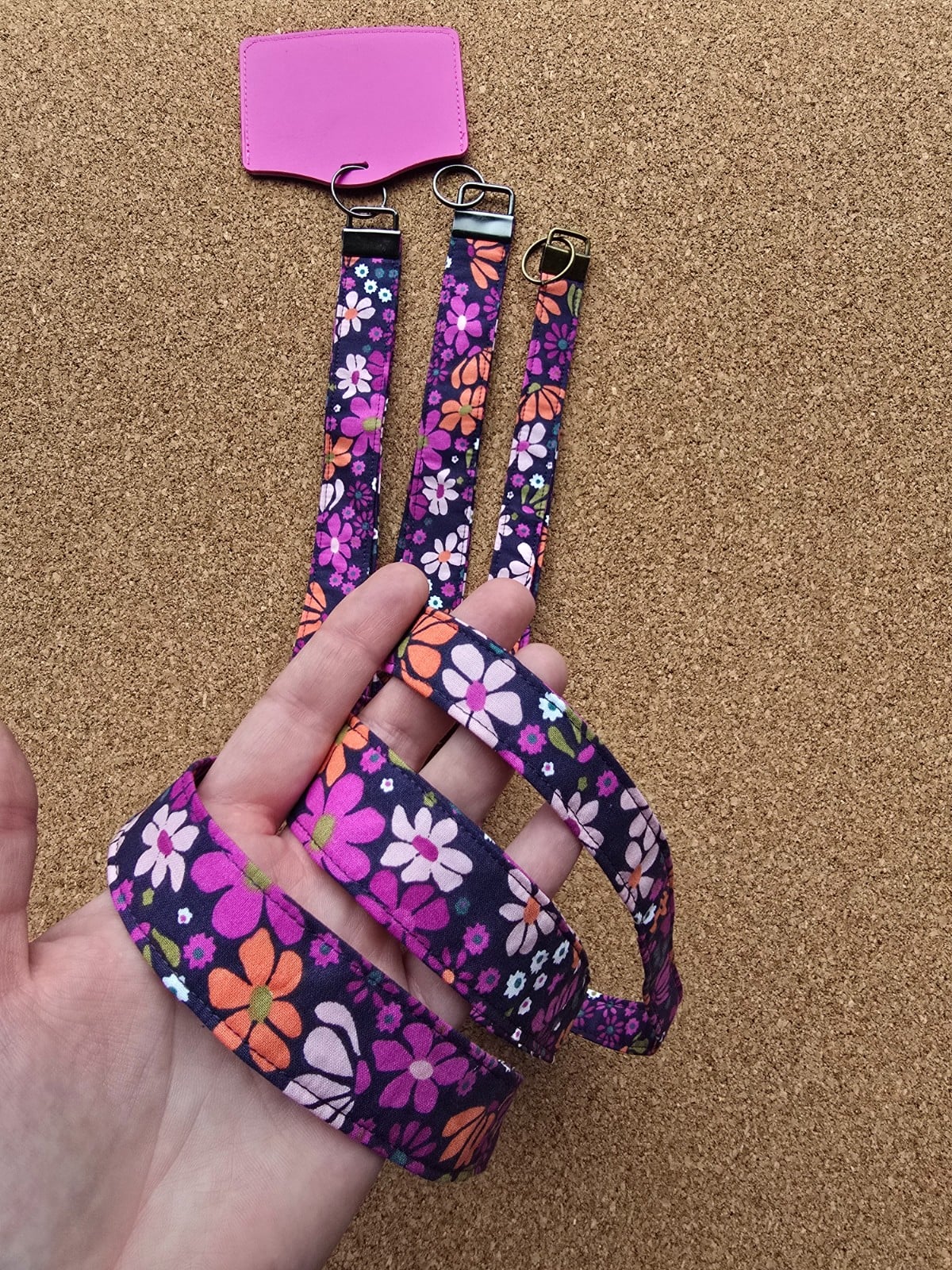 Keycord handgemaakt vlak | antraciet bloemen | soepel, toch stevig | praktisch | Atelier 904