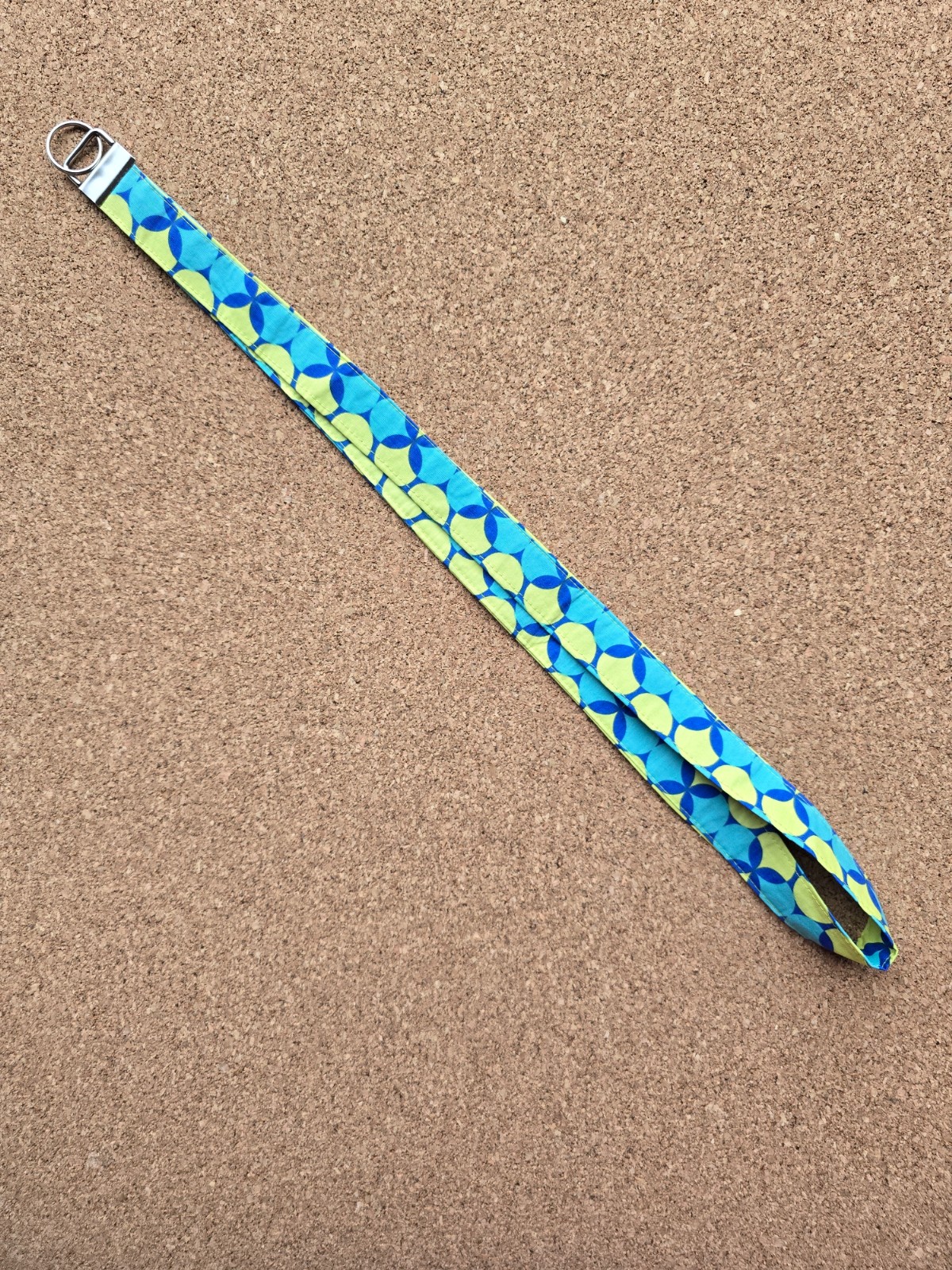 Keycord vlak | handgemaakt | retro | blauw, lime groen | Atelier 904 - 116474 Keycord vlak | handgemaakt | retro | blauw, lime groen | Atelier 904