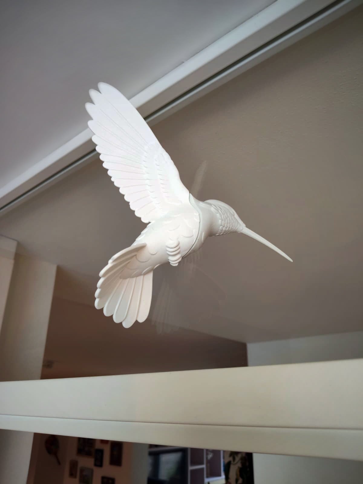 Magnetic hummingbird window art - White