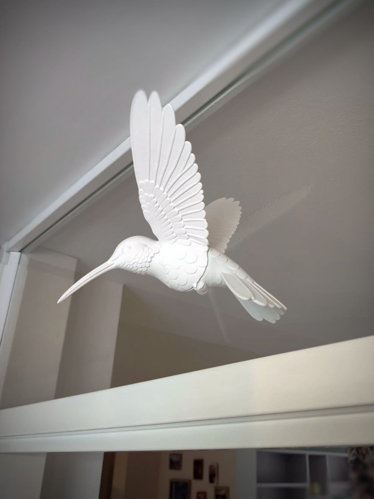 Magnetic hummingbird window art - White