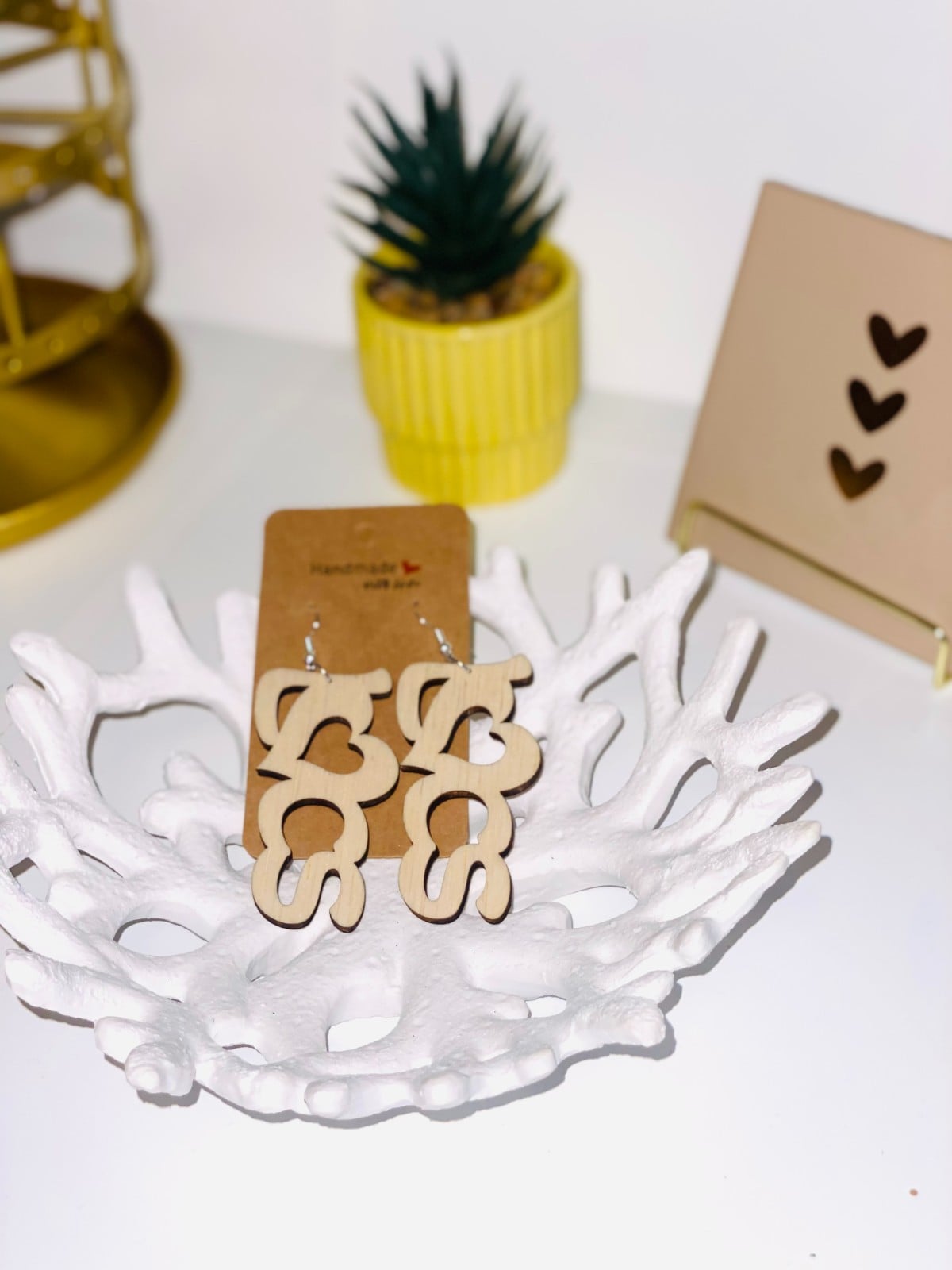 Natuurlijke Houten Oorbellen “Locks” – Handgemaakte Statement Oorbellen met Tekst | Lichtgewicht Sieraden