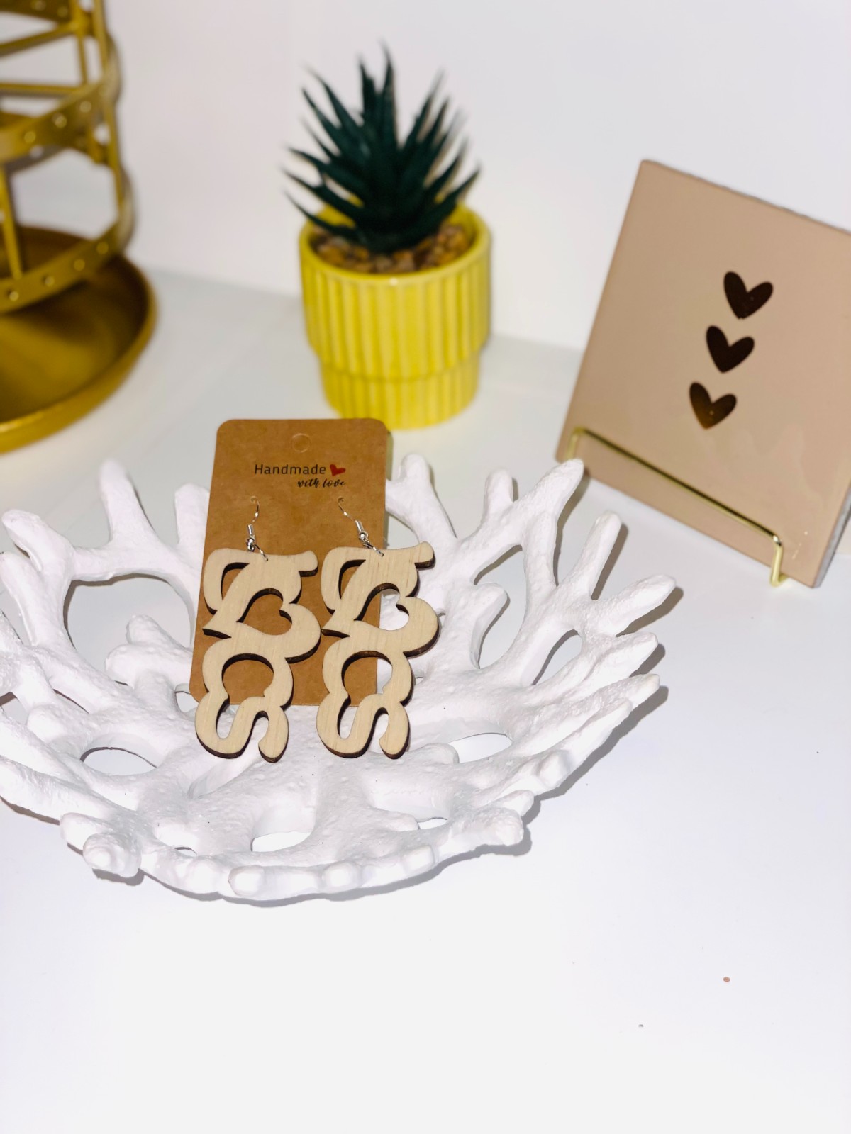 Natuurlijke Houten Oorbellen “Locks” – Handgemaakte Statement Oorbellen met Tekst | Lichtgewicht Sieraden