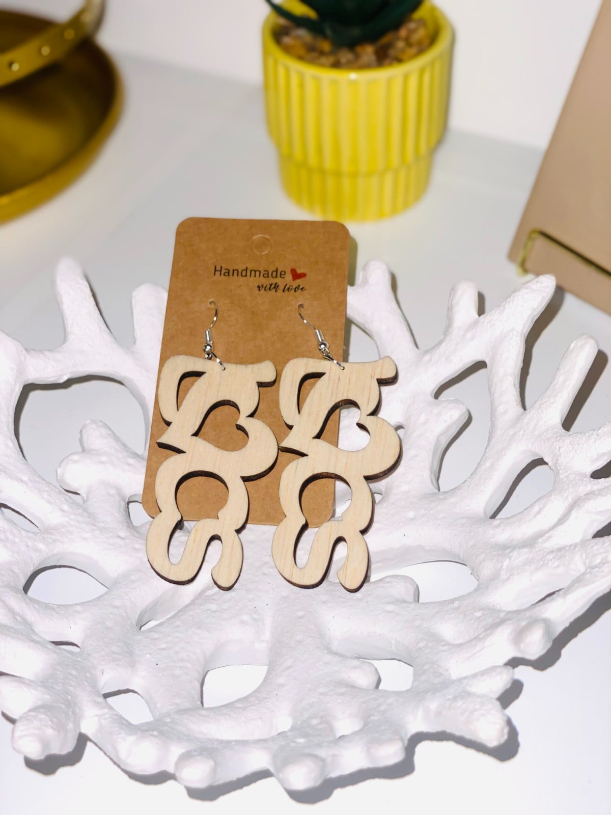 Natuurlijke Houten Oorbellen “Locks” – Handgemaakte Statement Oorbellen met Tekst | Lichtgewicht Sieraden