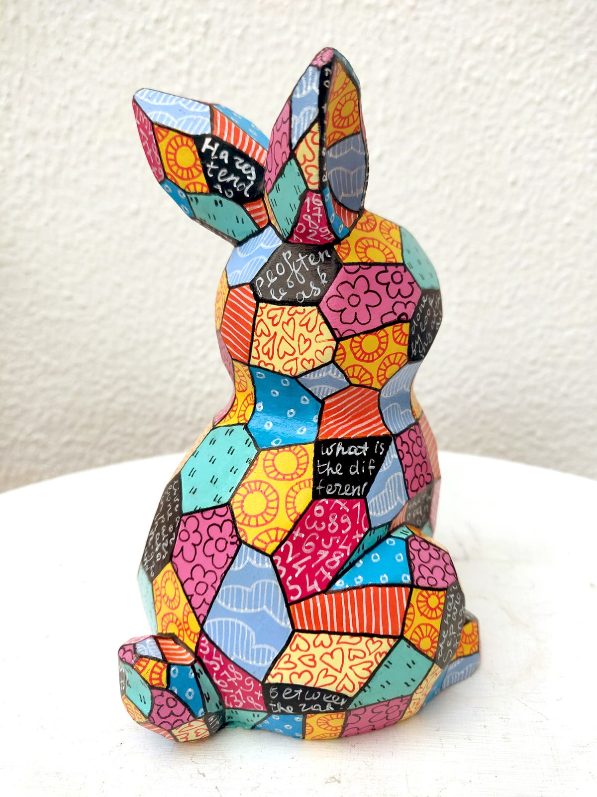 Konijn - Handgeschilderd Kleurrijk Beeldje