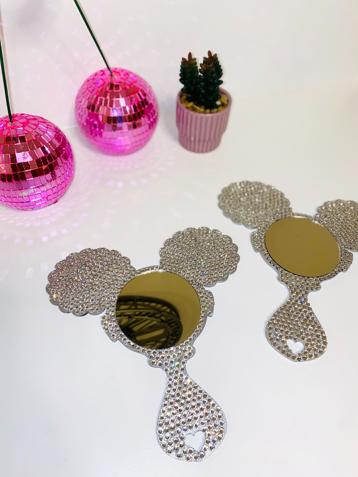 Painted & Bedazzled Afro Girl  – Laser Cut Wood met Spiegel zilver