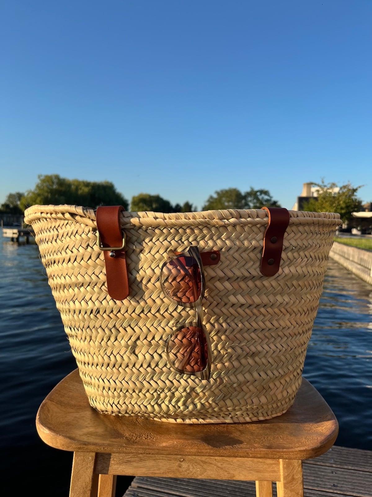 Rieten tas met verstelbare leren hengsels