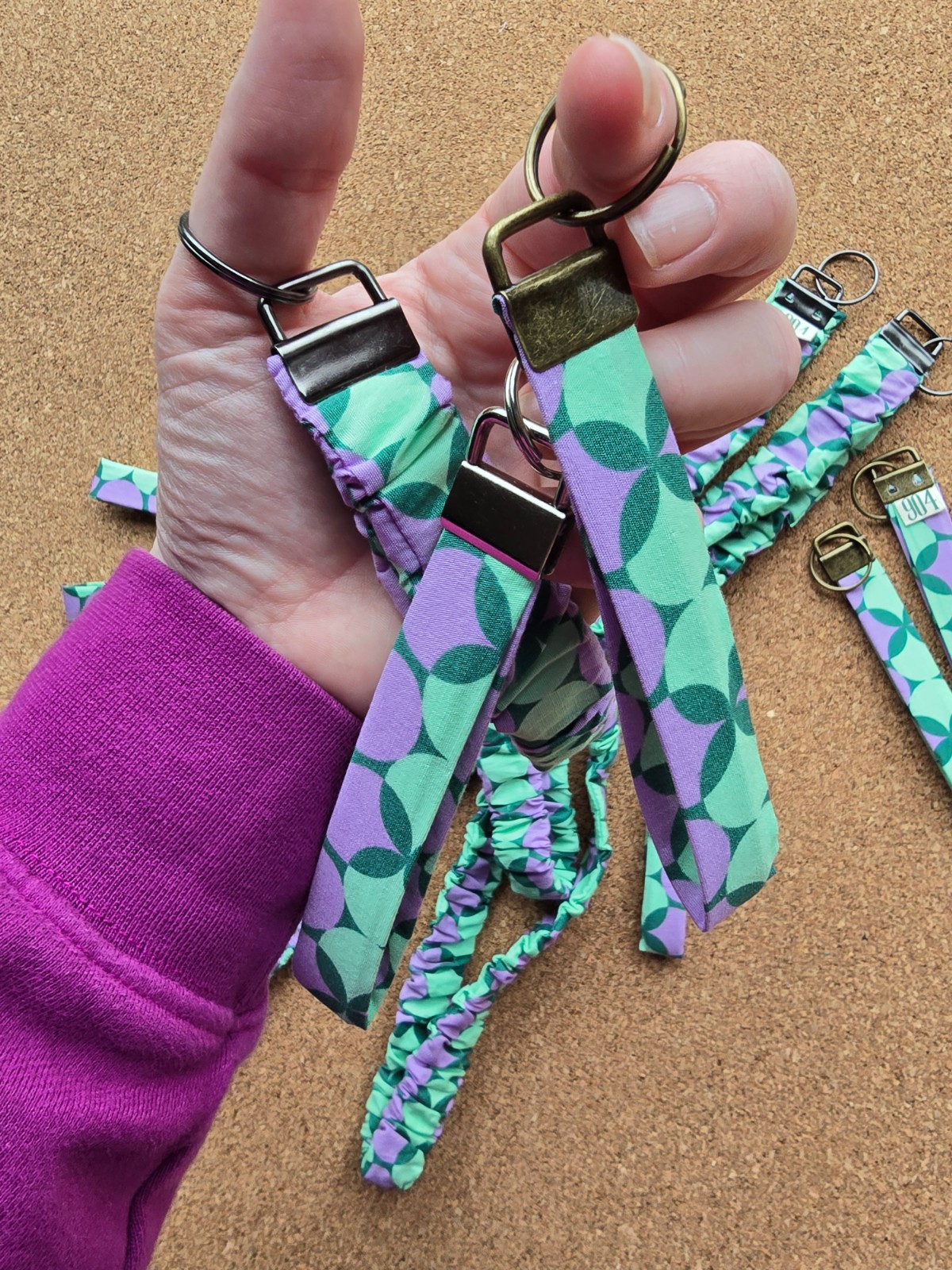 Scrunchie keycord | handgemaakt | retro | paars, groen | Atelier 904