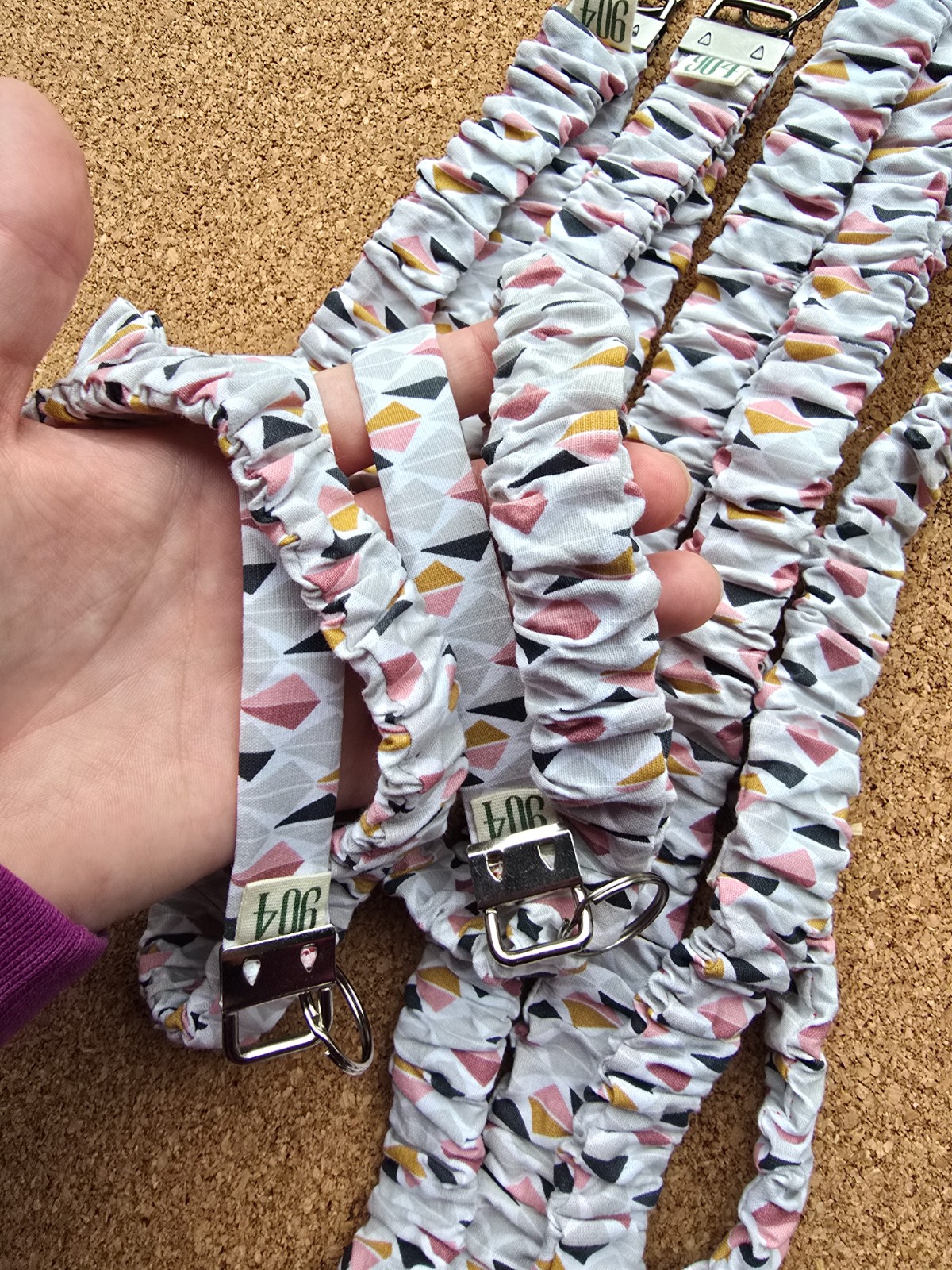 Scrunchie keycord | handgemaakt | rustige print | Atelier 904 - 116426 Scrunchie keycord | handgemaakt | rustige print | Atelier 904