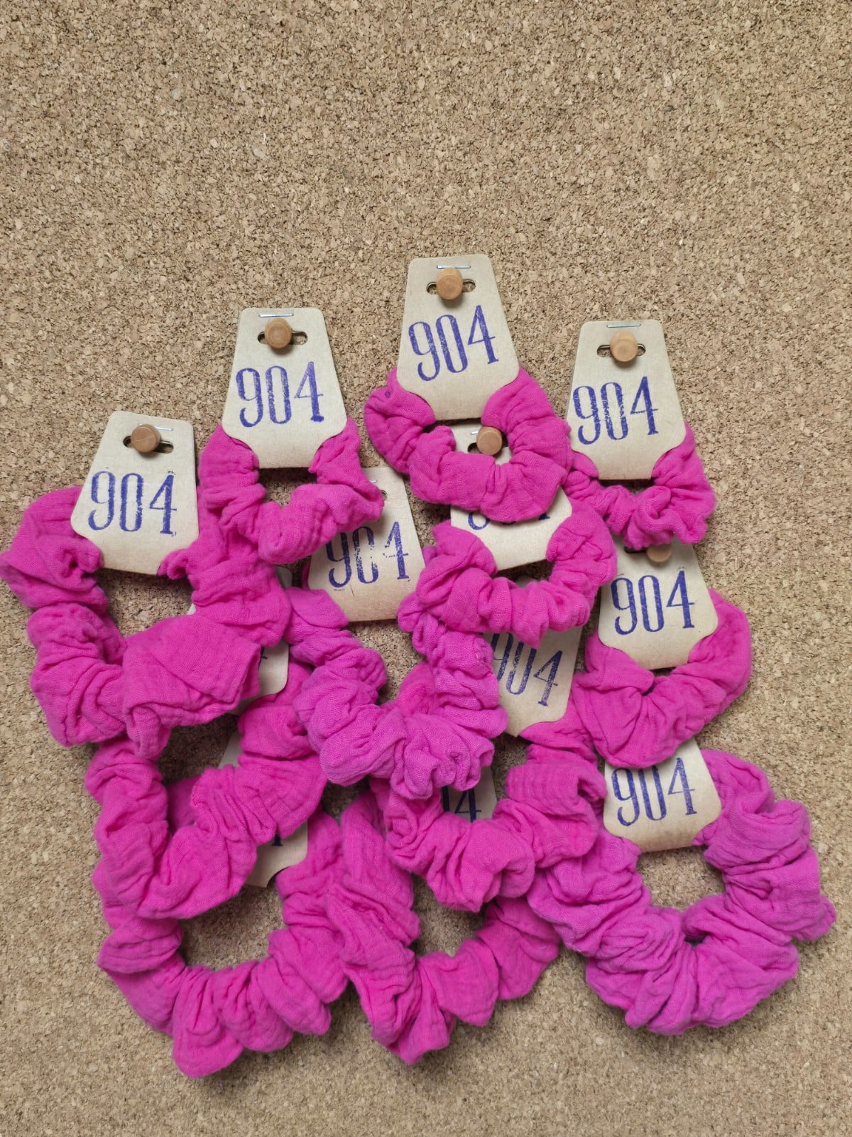 Scrunchie van double gauze | fuchsia | roze | handgemaakt | meerdere … - 116973 Scrunchie van double gauze | fuchsia | roze | handgemaakt | meerdere kleuren | Atelier 904