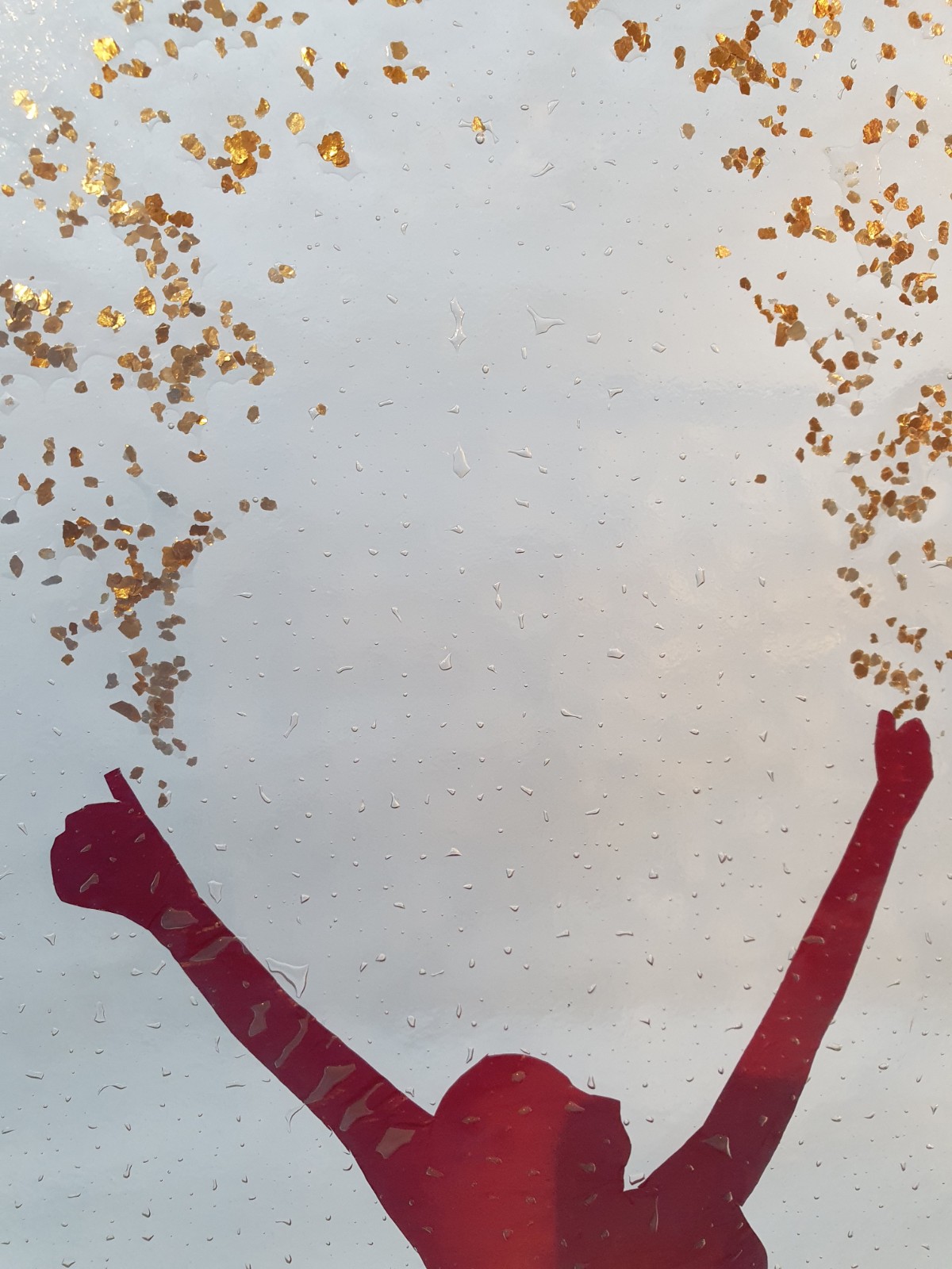 Silouette van vrolijke vrouw in glas, glaskunst