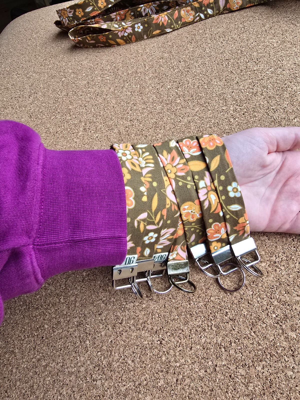 Sleutelhanger | polssleutelhanger | groen/bruin | bloemen | handgemaakt | Atelier 904