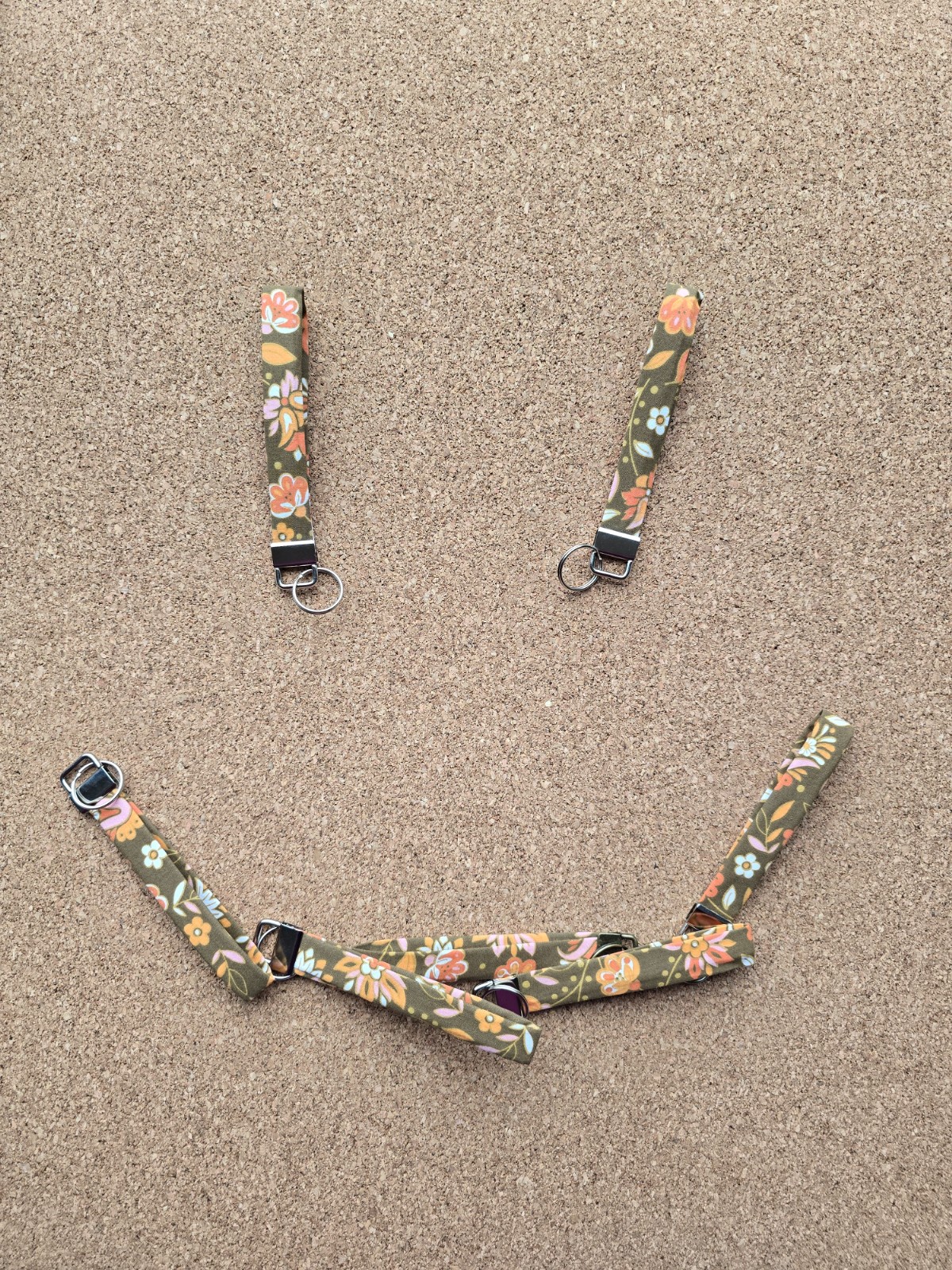 Sleutelhanger | polssleutelhanger | groen/bruin | bloemen | handgemaakt | Atelier 904