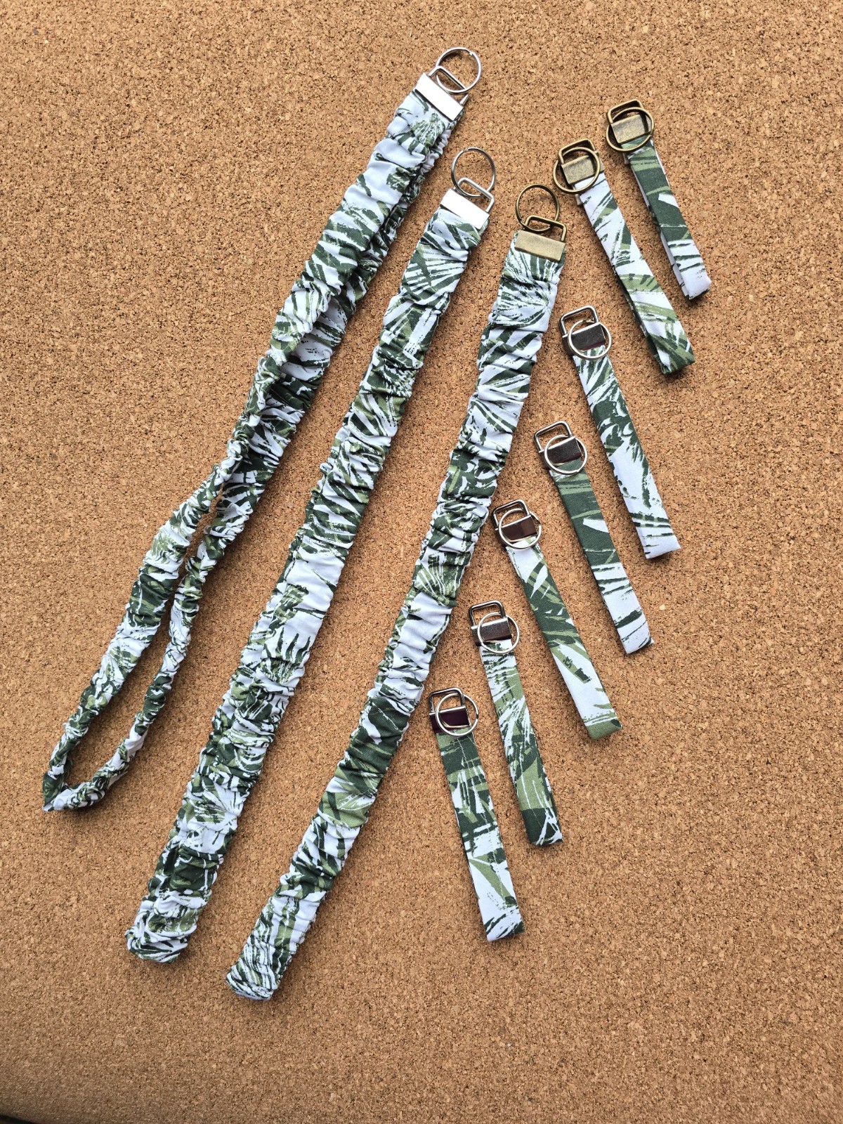 Sleutelhanger | polssleutelhanger | handgemaakt | print | groen, wit … - 116485 Sleutelhanger | polssleutelhanger | handgemaakt | print | groen, wit | Atelier 904