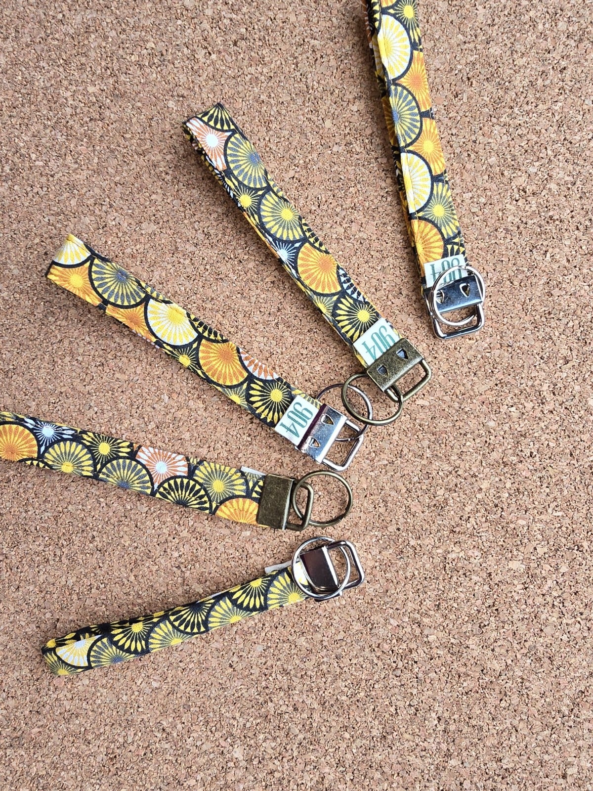 Sleutelhanger | polssleutelhanger | printje | geel, zwart | handgemaakt | Atelier 904