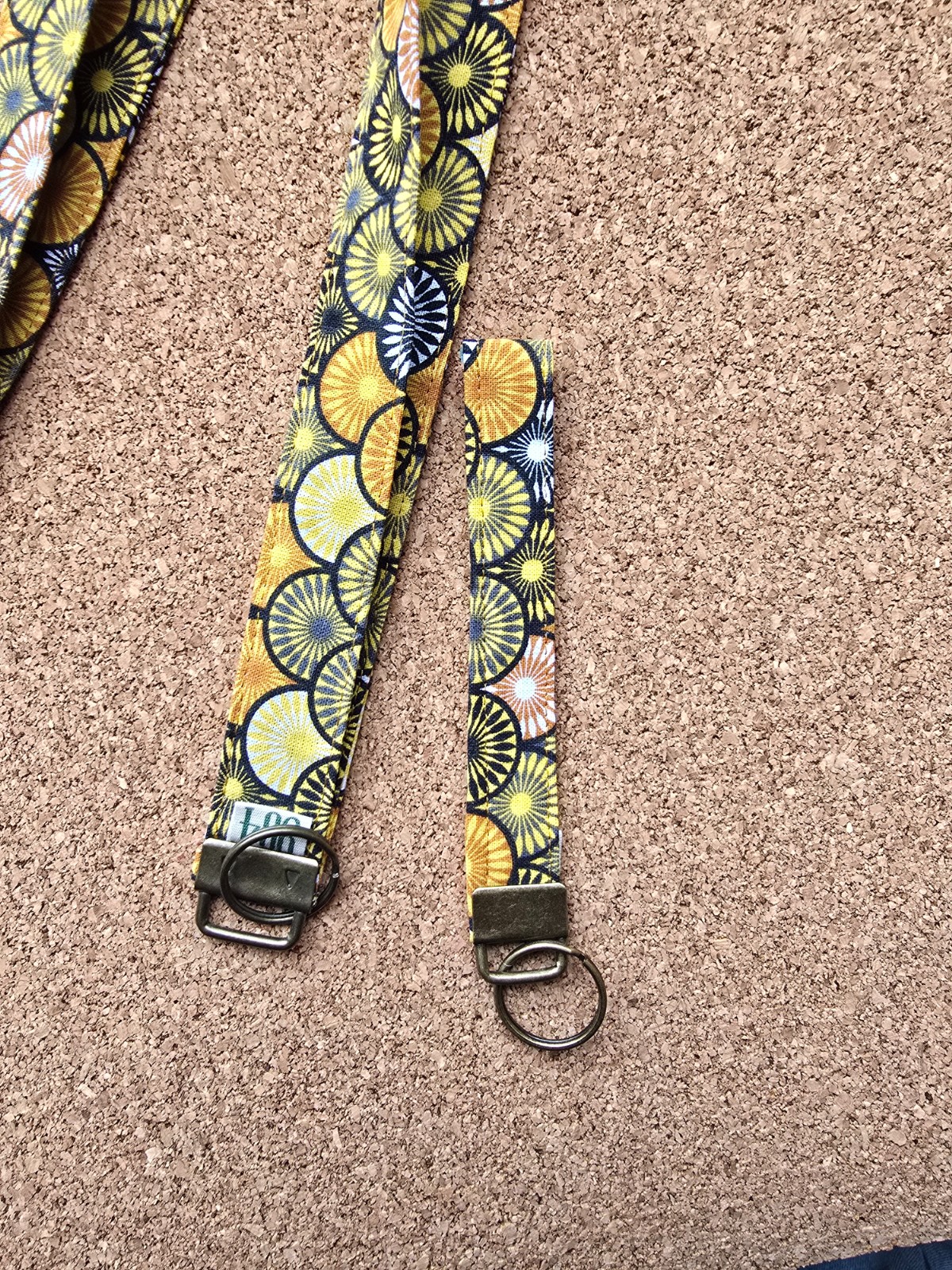 Sleutelhanger | polssleutelhanger | printje | geel, zwart | handgemaakt | Atelier 904