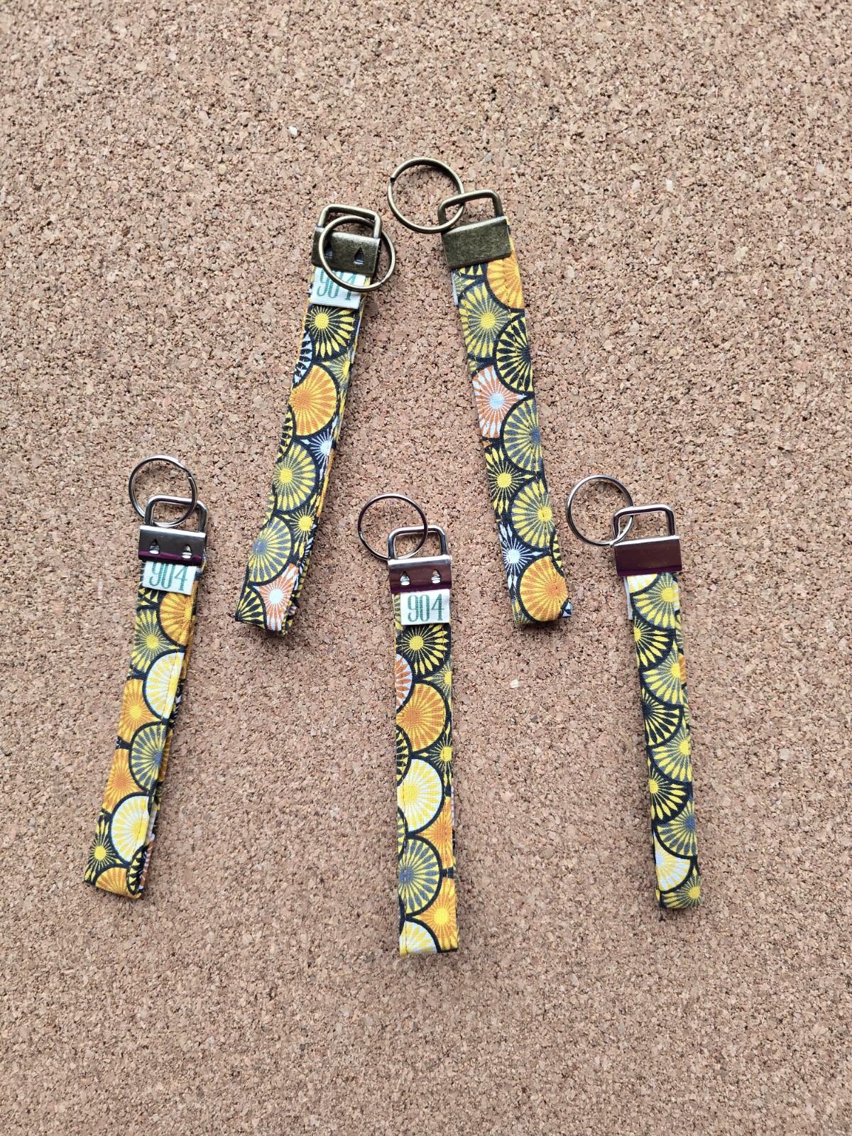 Sleutelhanger | polssleutelhanger | printje | geel, zwart | handgemaakt | Atelier 904