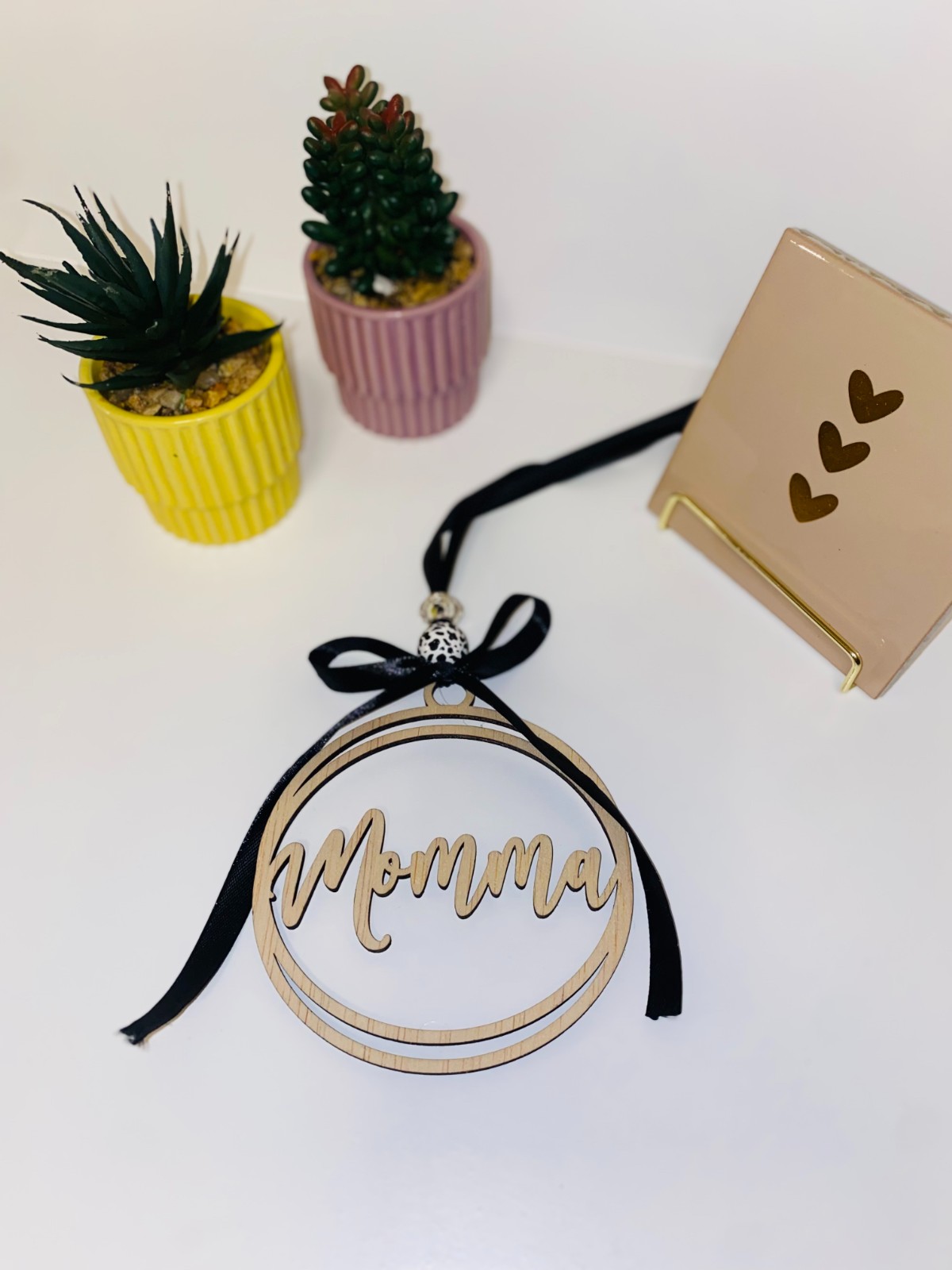 Stijlvolle Mama Auto Hanger – Lasergegraveerd & Versierd Cadeau