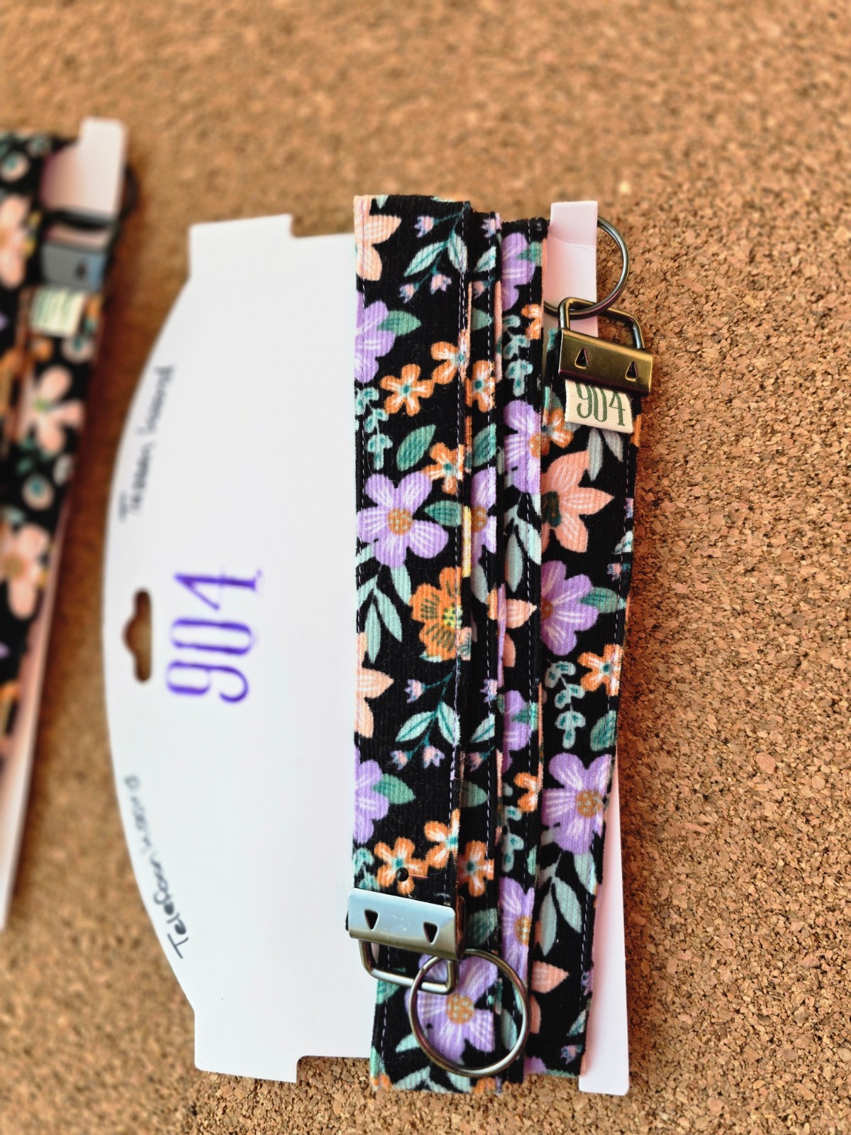 Telefoonkoord handgemaakt | kleurrijk | babyrib bloemen | stoffen telefoonkoord | Atelier 904