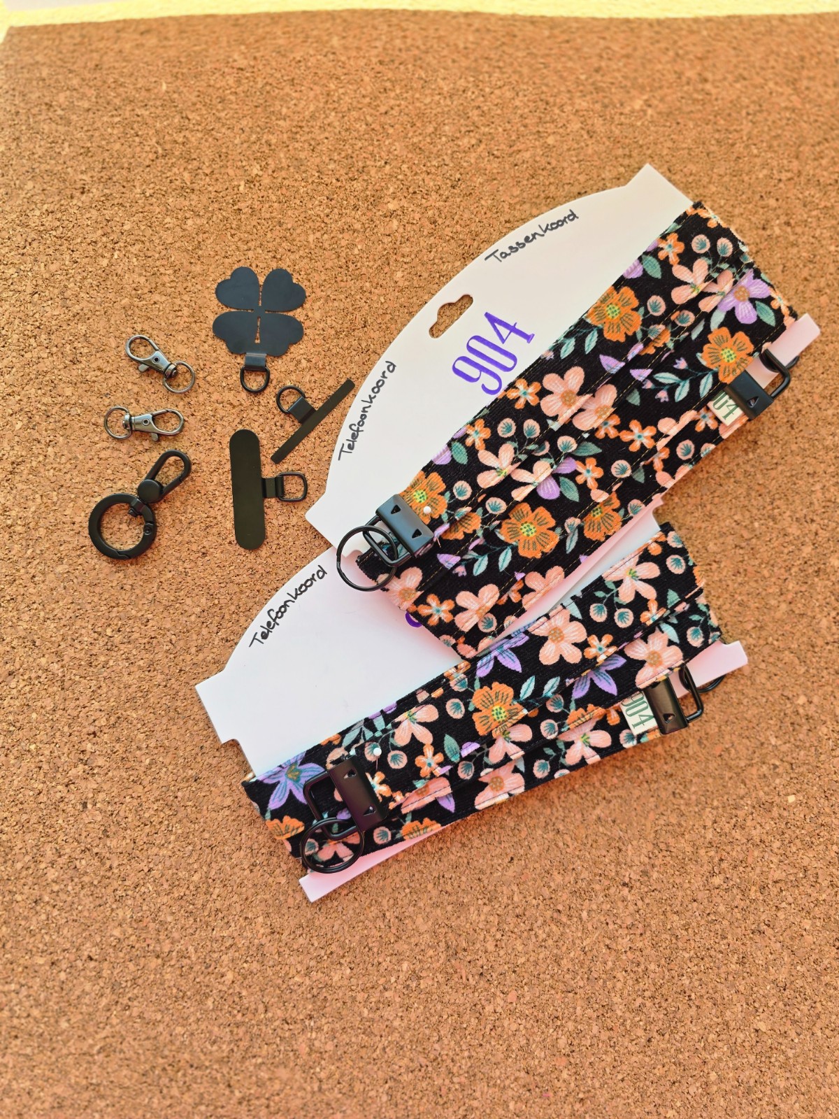 Telefoonkoord handgemaakt | kleurrijk | babyrib bloemen | stoffen telefoonkoord | Atelier 904