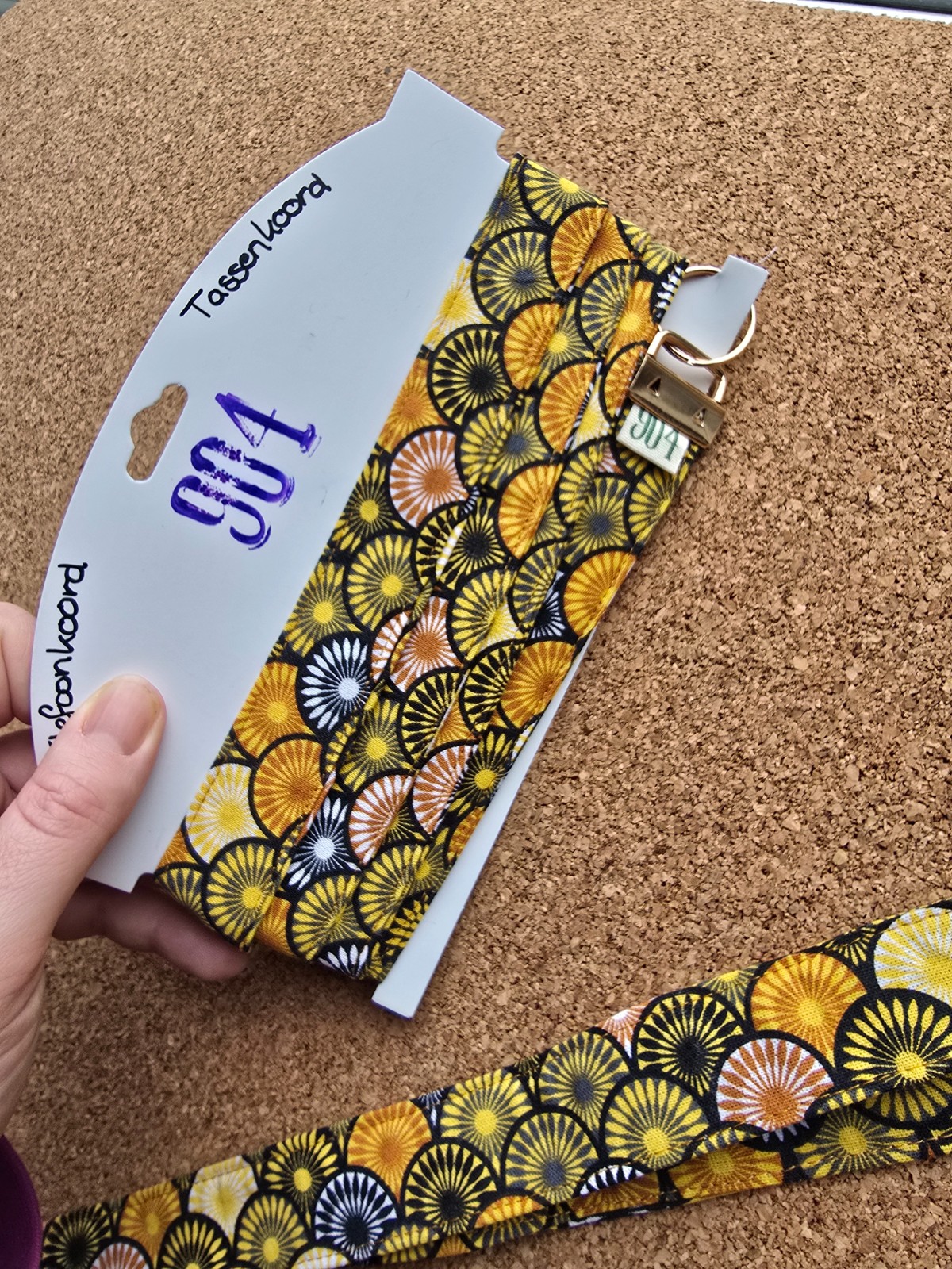 Telefoonkoord handgemaakt | kleurrijk | geel zwart | stoffen telefoonkoord | Atelier 904