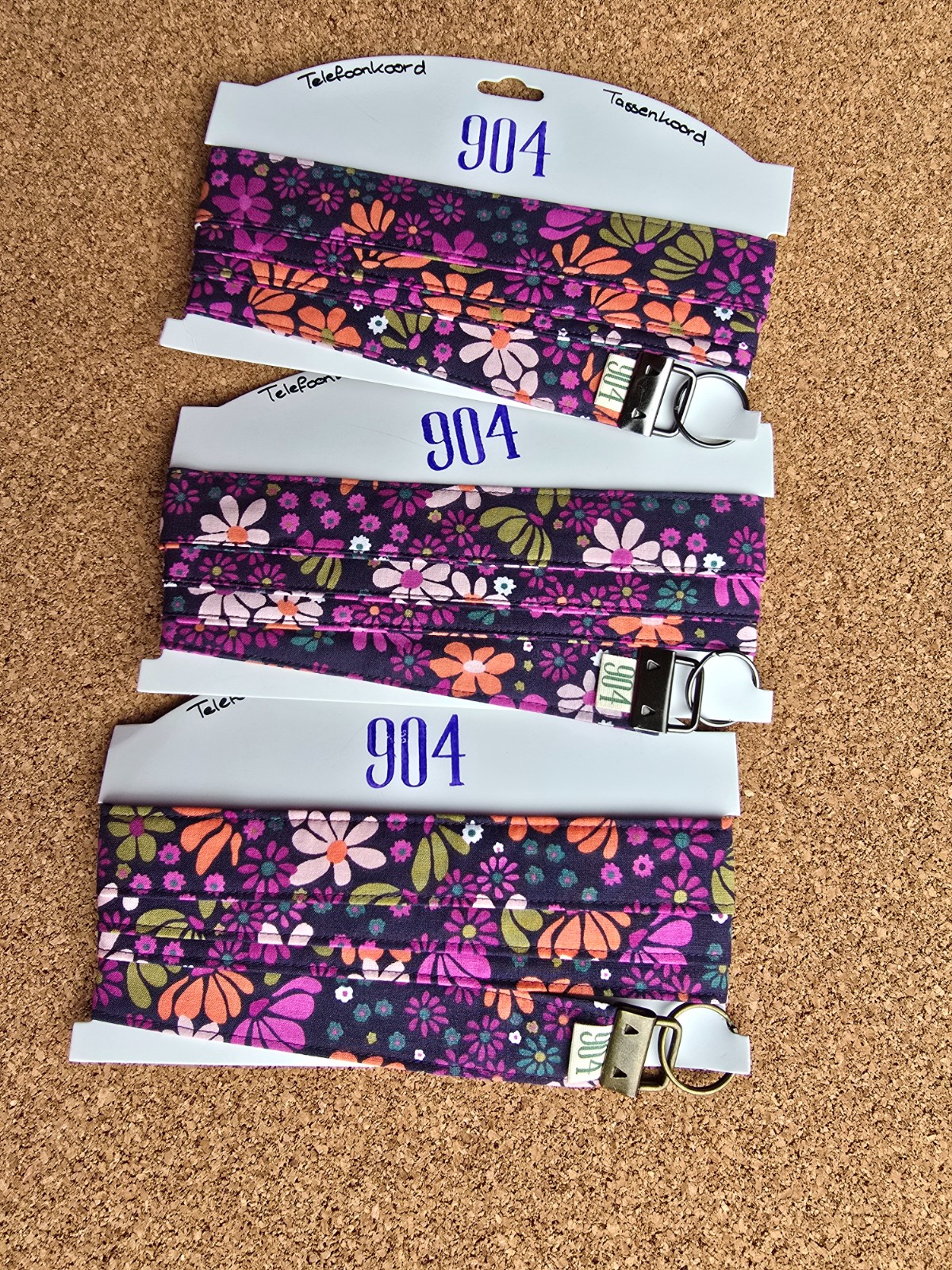 Telefoonkoord handgemaakt | kleurrijk | | stoffen telefoonkoord | Ate… - 113928 Telefoonkoord handgemaakt | kleurrijk | | stoffen telefoonkoord | Atelier 904