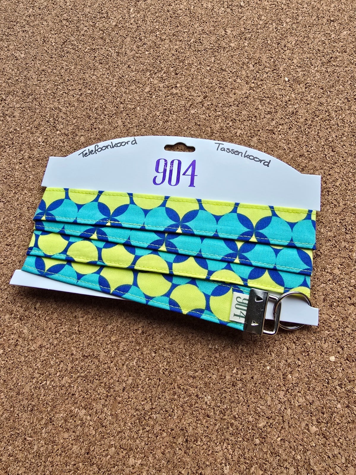 Telefoonkoord handgemaakt | retro | kleurrijk | blauw, lime groen | stoffen telefoonkoord | Atelier 904