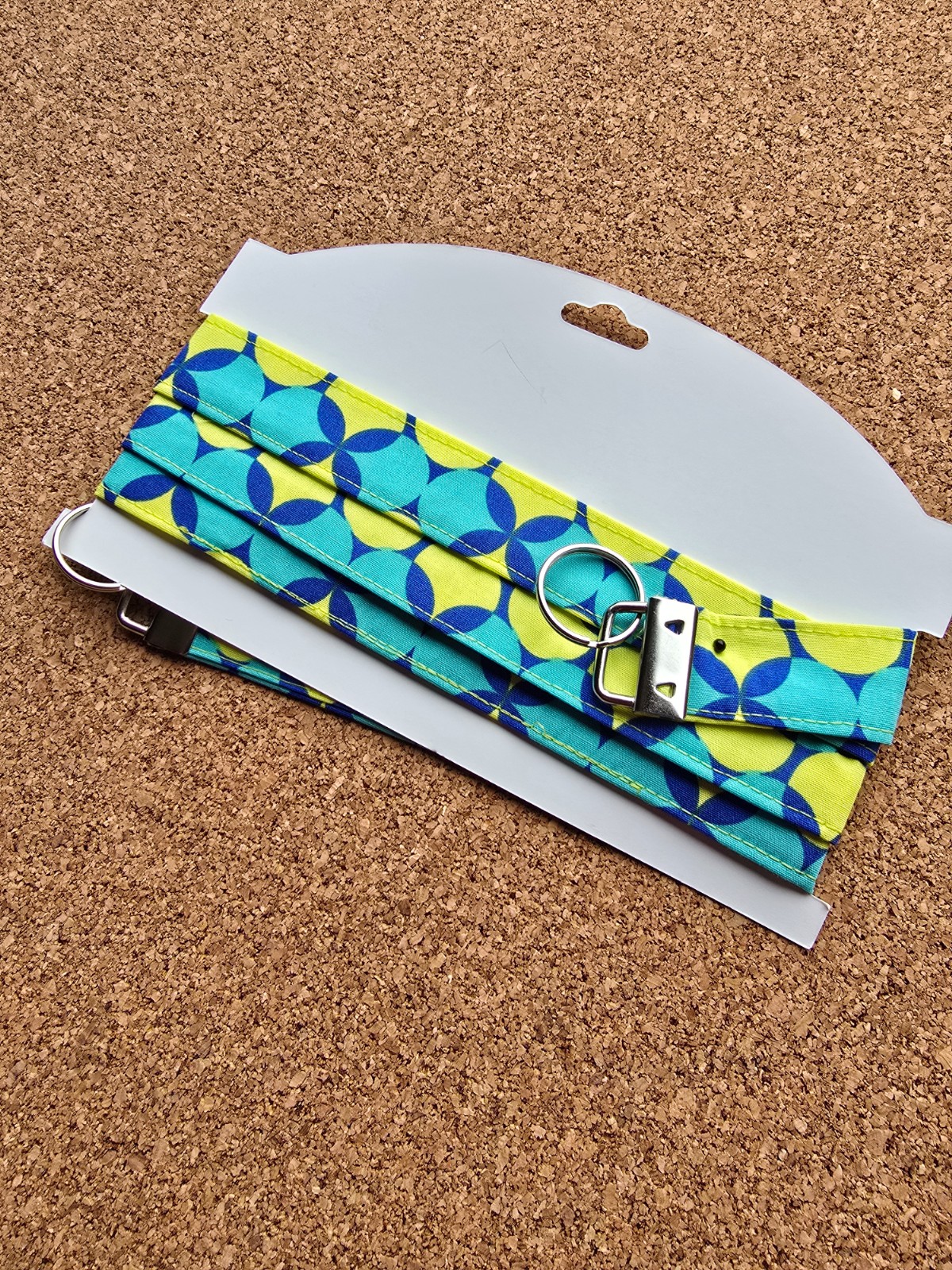 Telefoonkoord handgemaakt | retro | kleurrijk | blauw, lime groen | stoffen telefoonkoord | Atelier 904