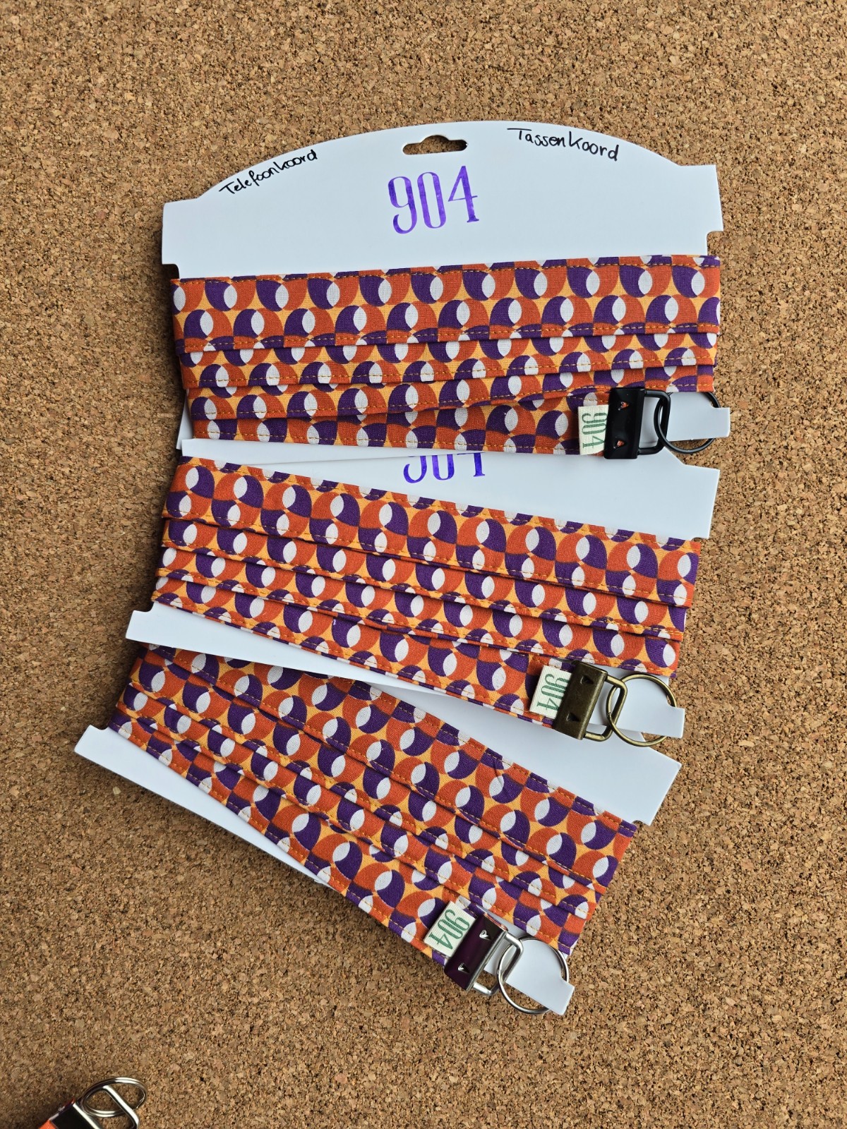 Telefoonkoord handgemaakt | retro | kleurrijk | oranje, paars, geel | stoffen telefoonkoord | Atelier 904