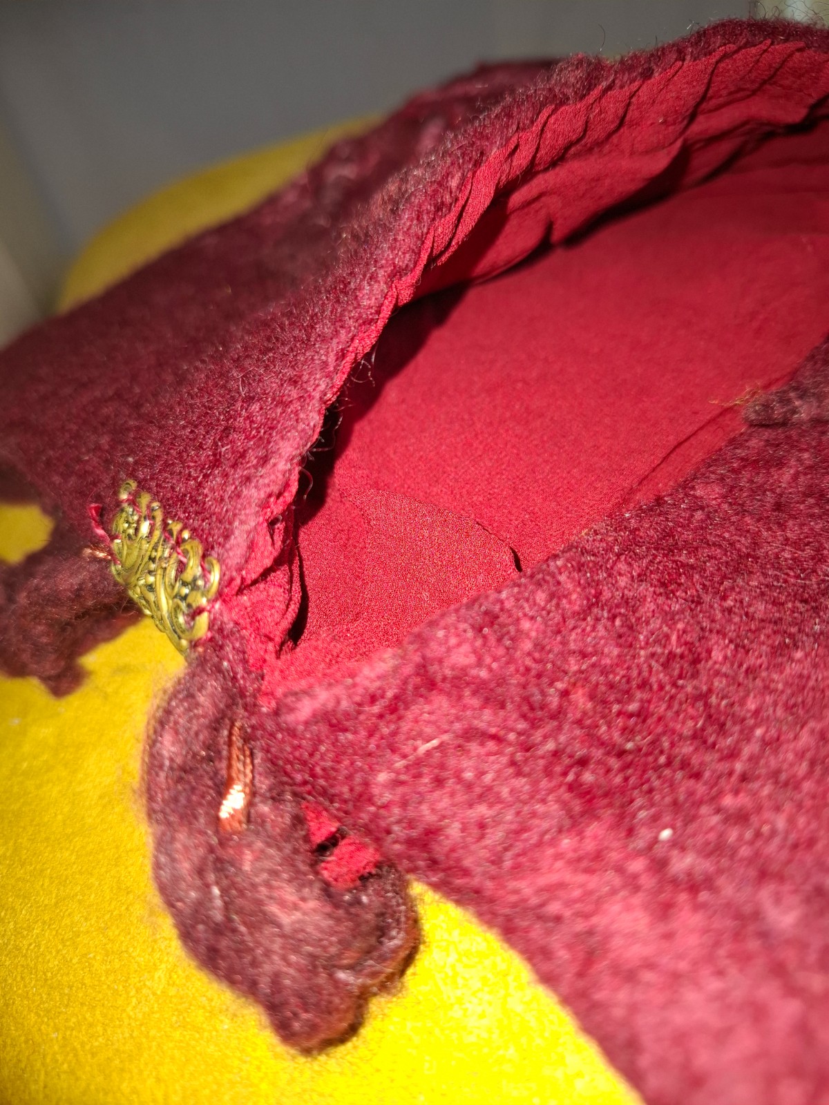 ✨ Unieke handgemaakte vilten schoudertas – dieprood/bordeaux ✨