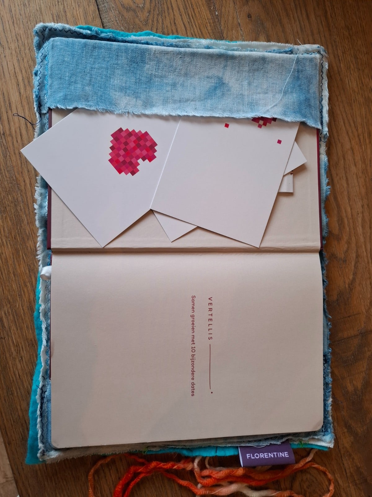 Vertellis 10 Dates Journal – relatie dagboek voor koppels | luxe gevilte omslag