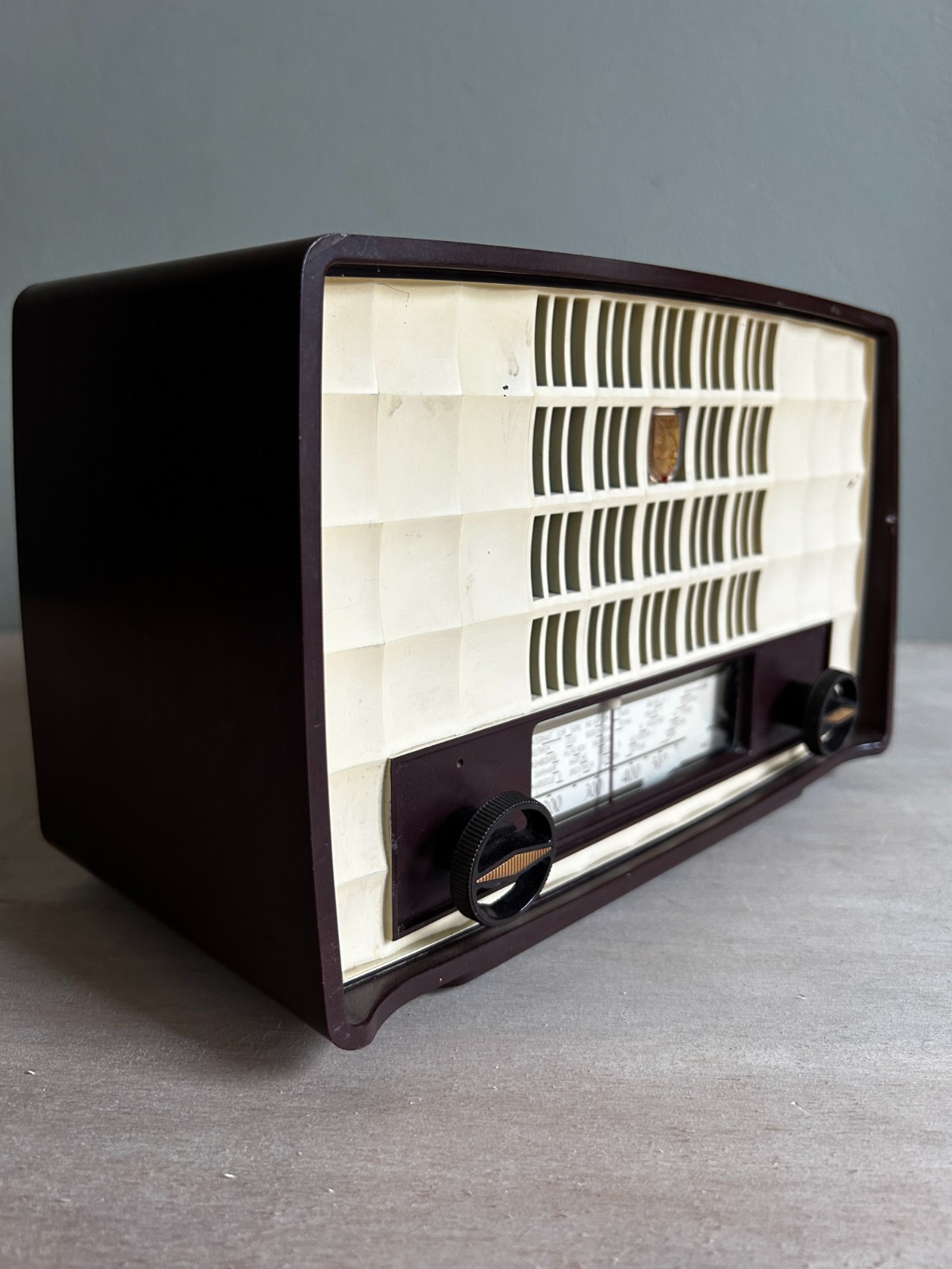 Vintage bluetooth radio Phillips uit 1956