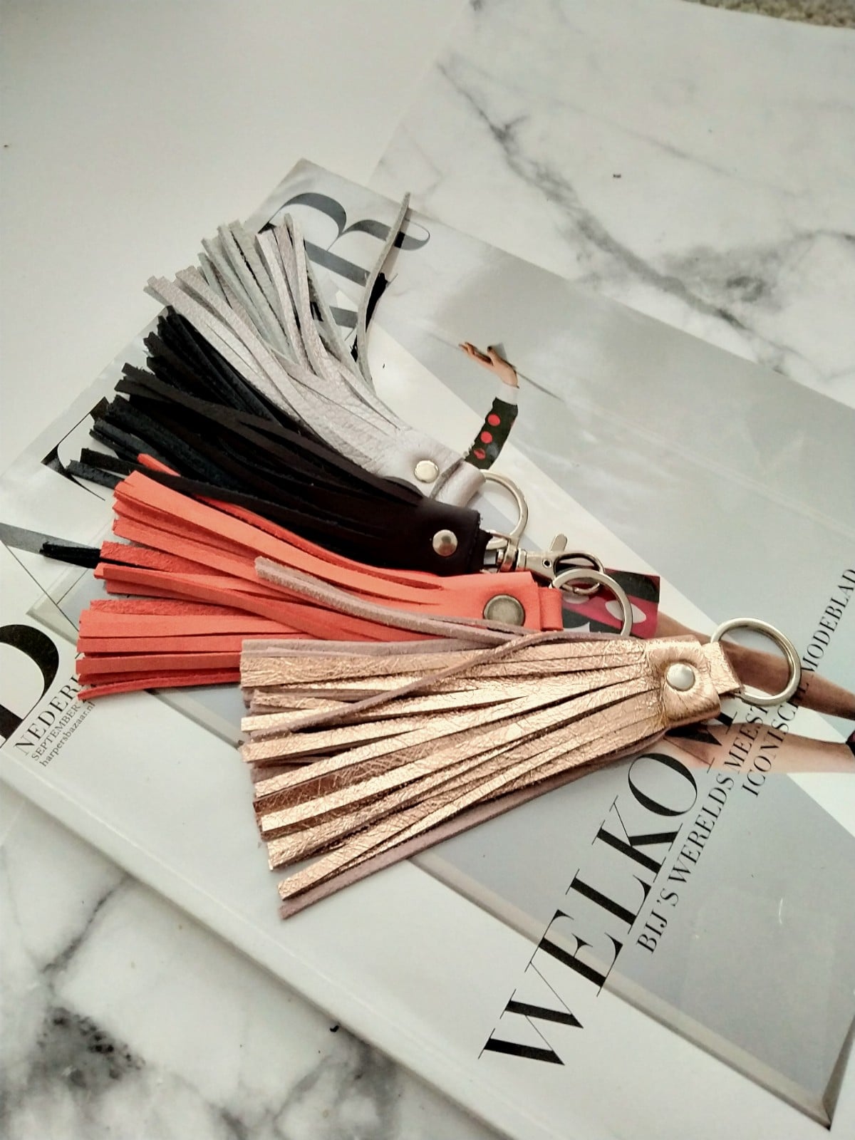 Zilver kleur sleutelhanger met franjes van leer , keyring