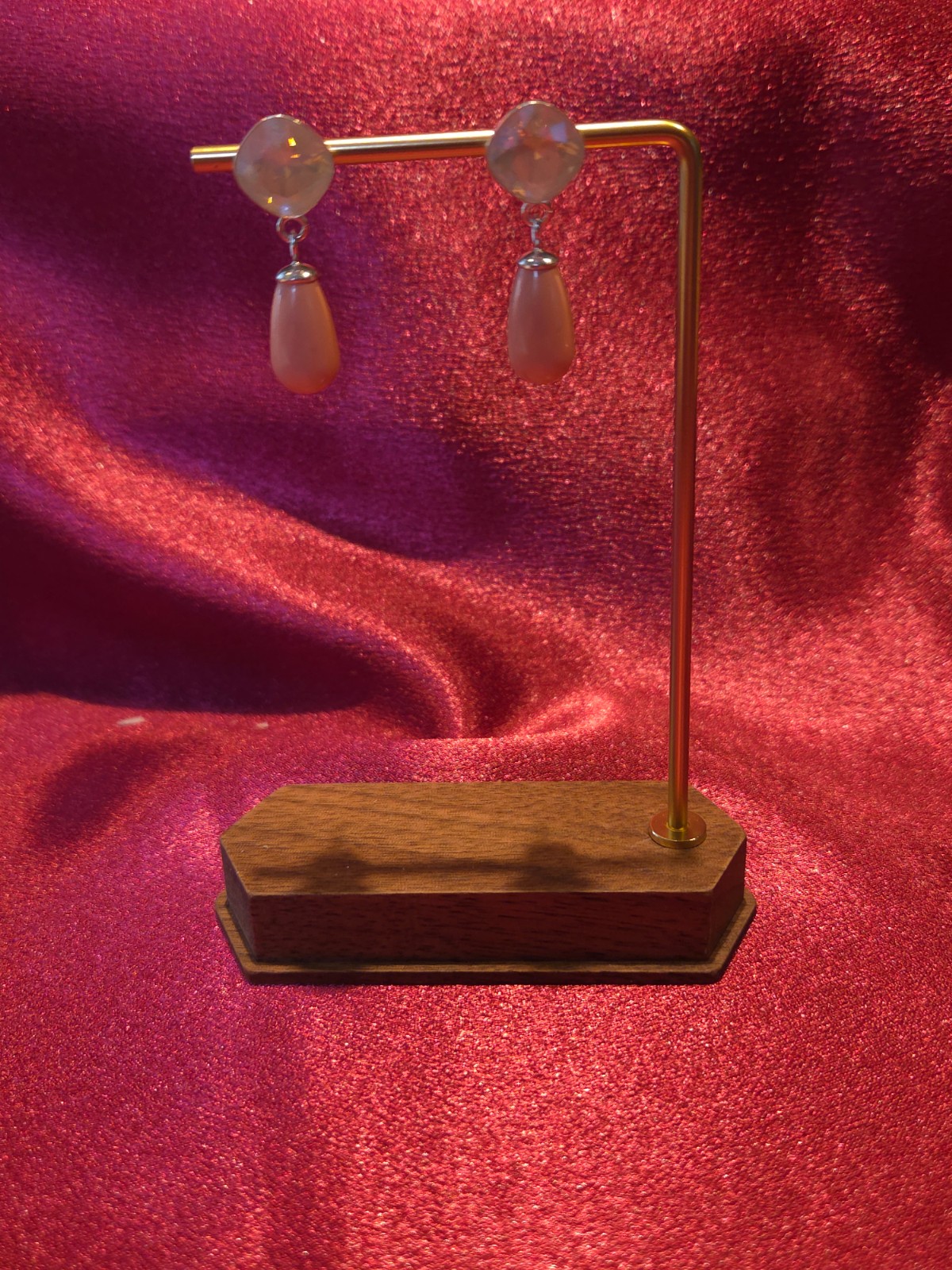 925 zilveren oorbellen met zalmroze kristalparel - 120047 925 zilveren oorbellen met zalmroze kristalparel hanger