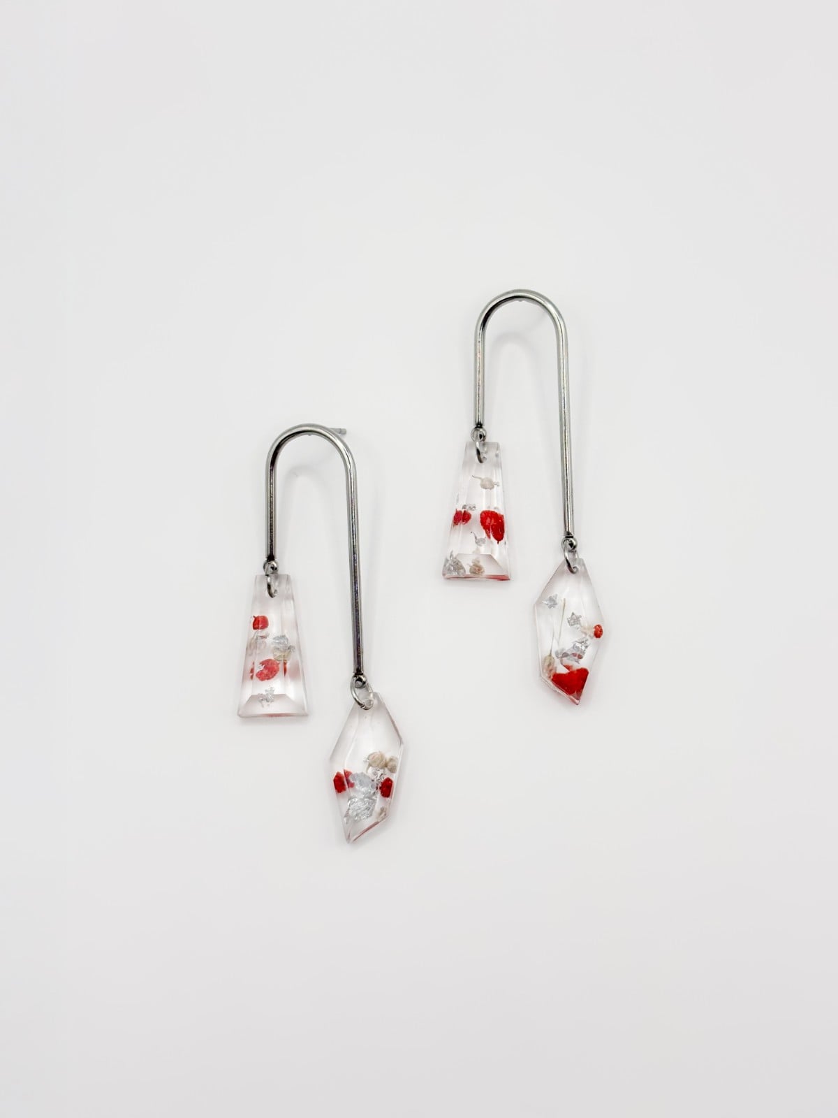 Asymmetrische Boog Oorbellen Met Hangers Gevuld met Echt Gipskruid ui… - 121973 Asymmetrische Boog Oorbellen Met Hangers Gevuld met Echt Gipskruid uit Den Haag (Mon Chéri)