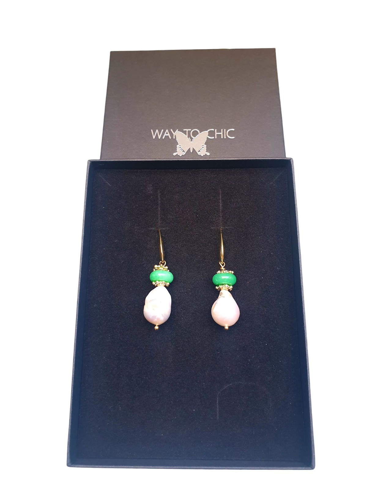 Barokke parels en jade oorbellen