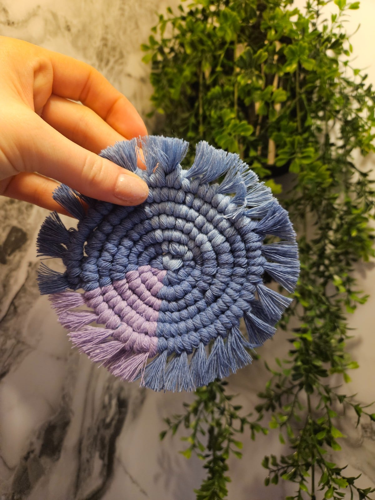 Blauw paars macrame onderzetter