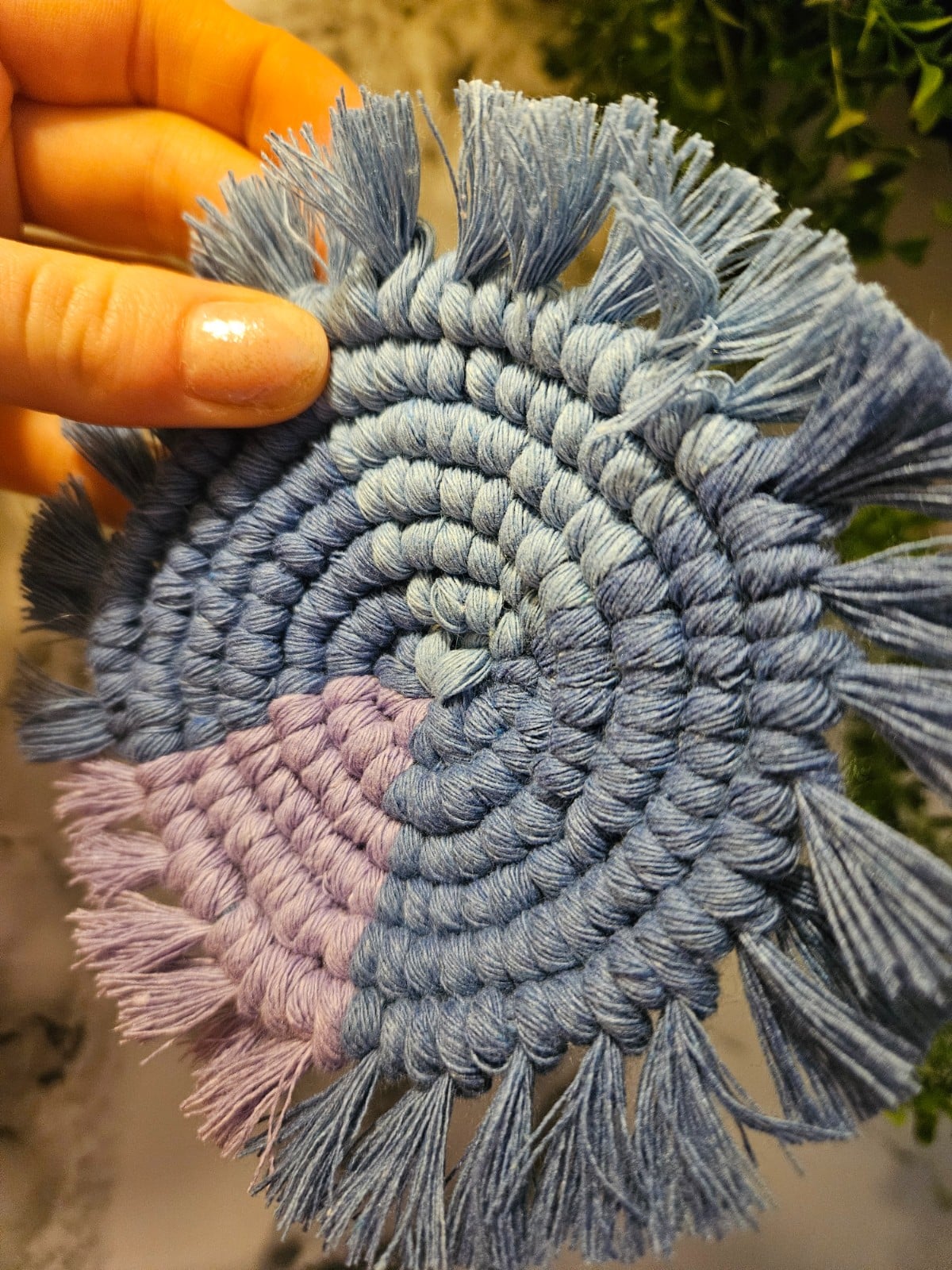 Blauw paars macrame onderzetter