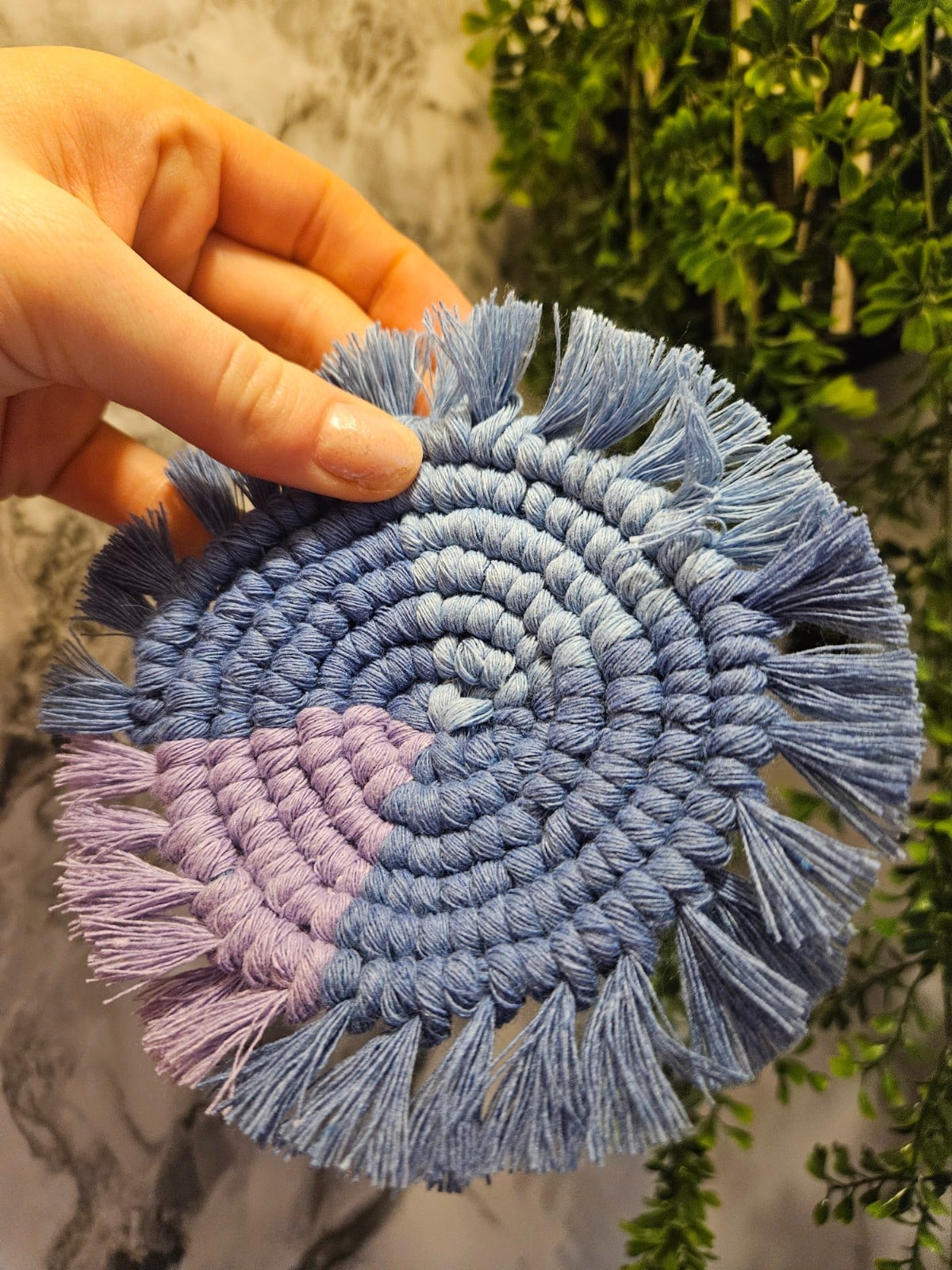 Blauw paars macrame onderzetter