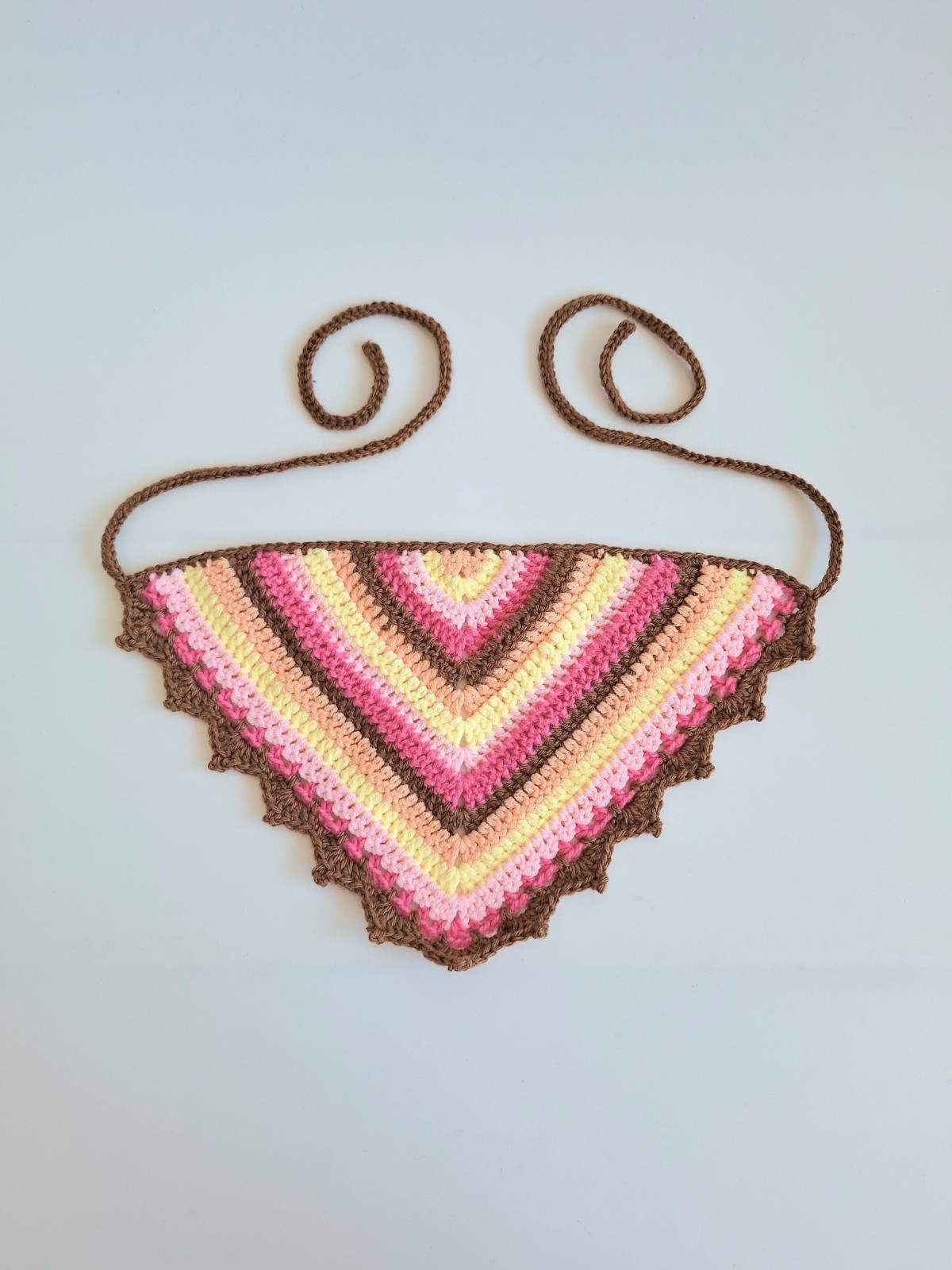 Gehaakte bandana | Perzikoranje, pastel geel, lichtroze, knalroze en … - 118525 Gehaakte bandana | Perzikoranje, pastel geel, lichtroze, knalroze en lichtbruin