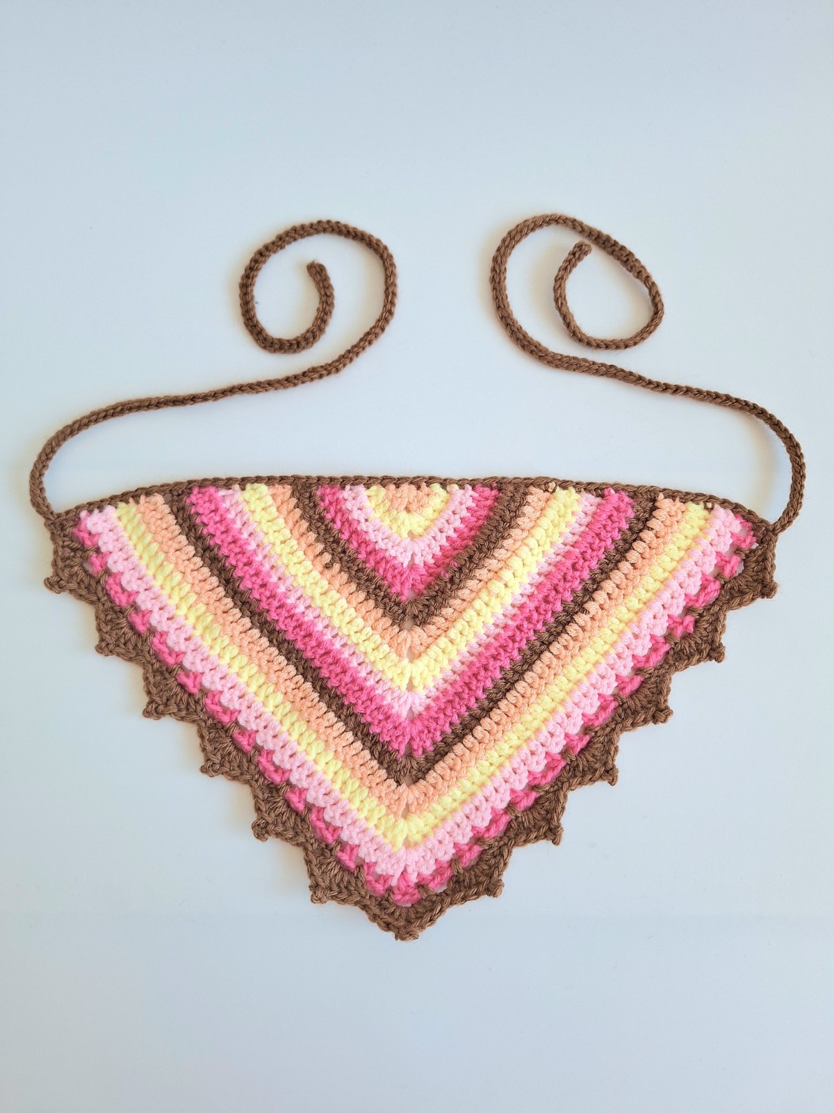 Gehaakte bandana | Perzikoranje, pastel geel, lichtroze, knalroze en … - 118533 Gehaakte bandana | Perzikoranje, pastel geel, lichtroze, knalroze en lichtbruin